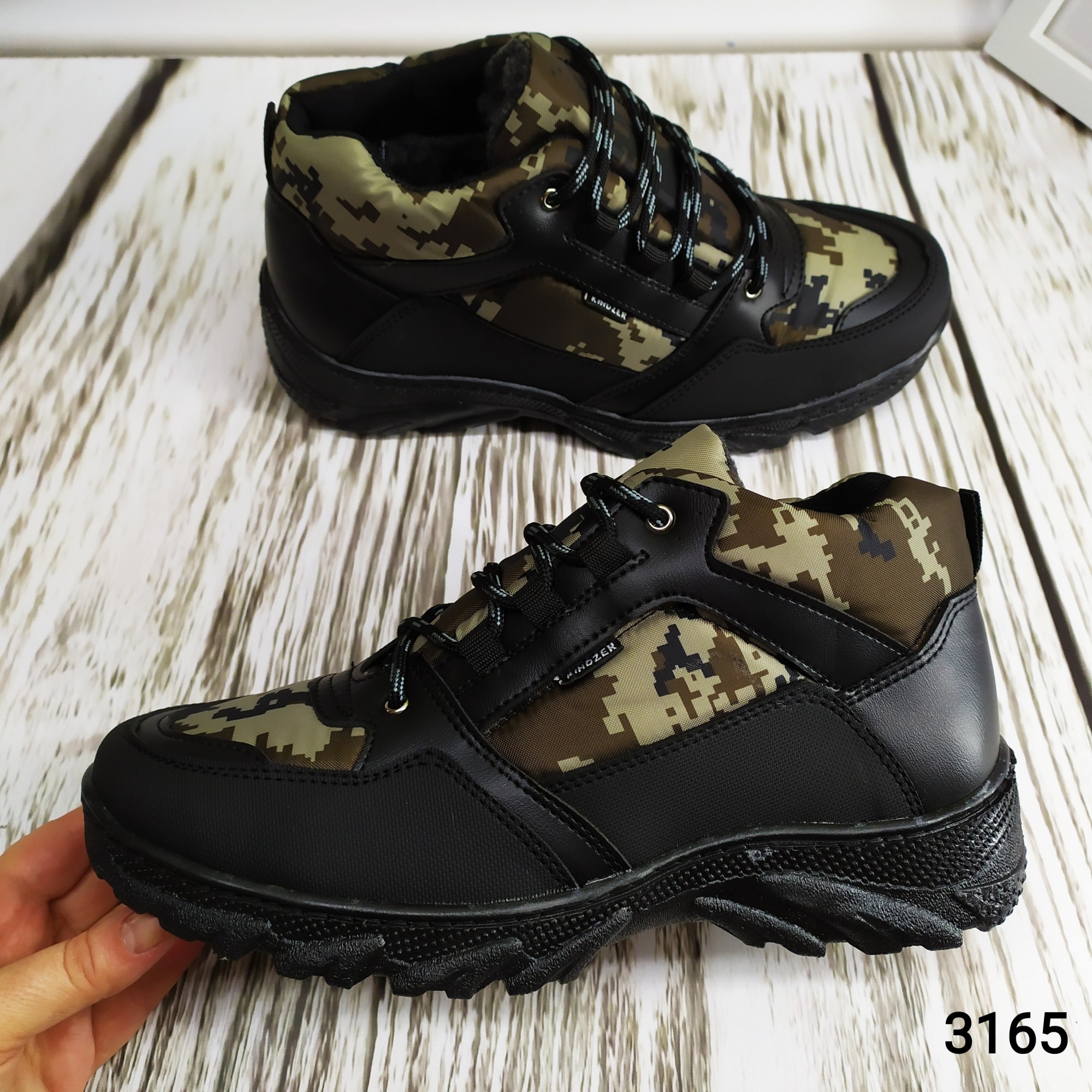 Ботинки мужские зимние Kindzer камуфляжные на меху 44р (29 см)
Ботинки мужские зимние Kindzer камуфляжные на меху 44р (29 см)