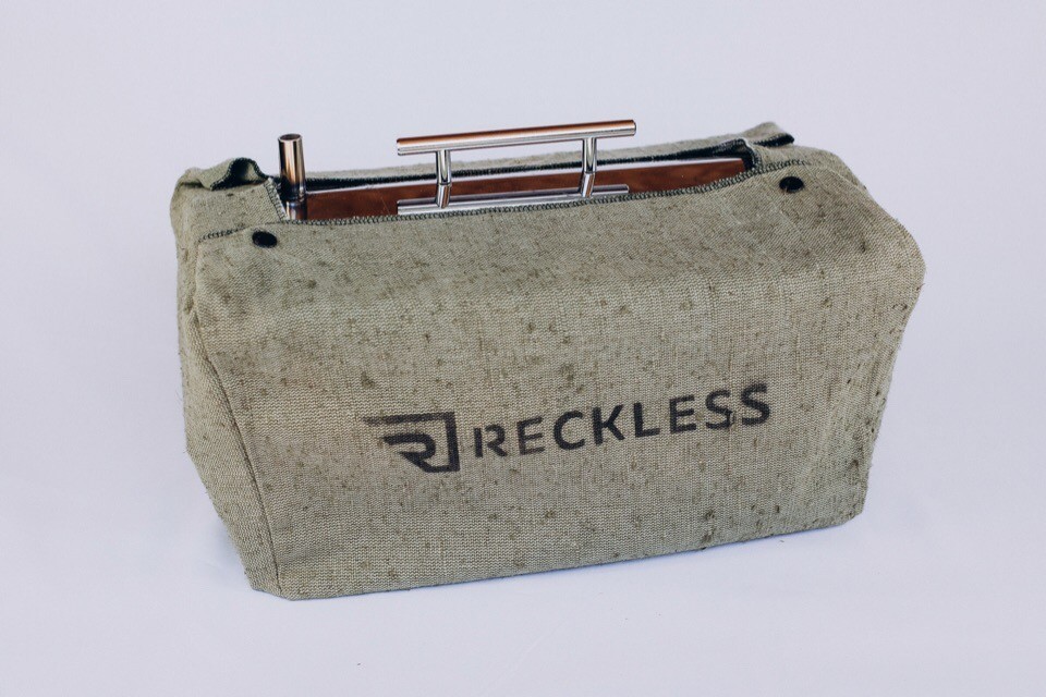 Коптильня Reckless из нержавеющей стали с гидрозатвором для горячего копчения1,5 мм 400х300х300 в чехле(.кнссч400)
Коптильня Reckless из нержавеющей стали с гидрозатвором для горячего копчения1,5 мм 400х300х300 в чехле(.кнссч400)