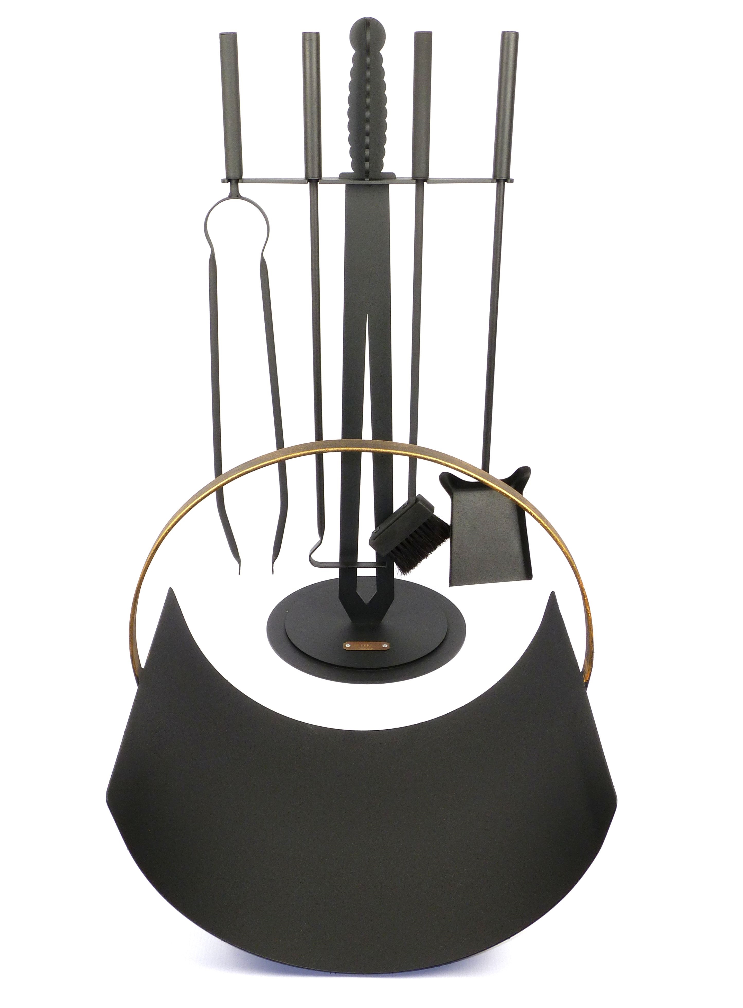 Каминный комплект металлический кованый Ferrum Excalibur Black и дровница металлическая кованая Ferrum Fakel Black Gold, набор
Каминный комплект металлический кованый Ferrum Excalibur Black и дровница металлическая кованая Ferrum Fakel Black Gold, набор