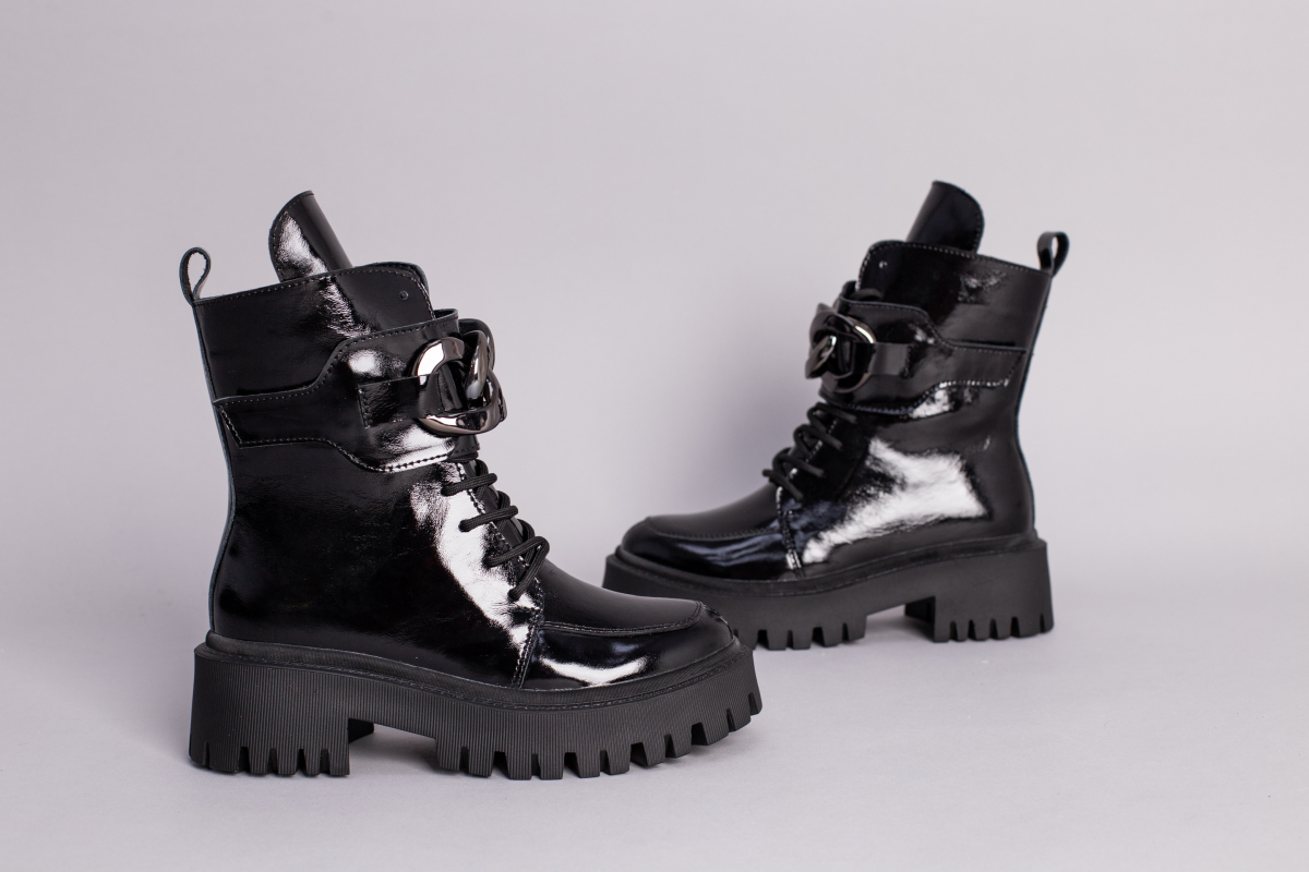 Черевики жіночі шкіра наплак з кільцями демісезонні LuxuryShoes 9413д/41 (26,5 см) Чорний
Черевики жіночі шкіра наплак з кільцями демісезонні LuxuryShoes 9413д/41 (26,5 см) Чорний