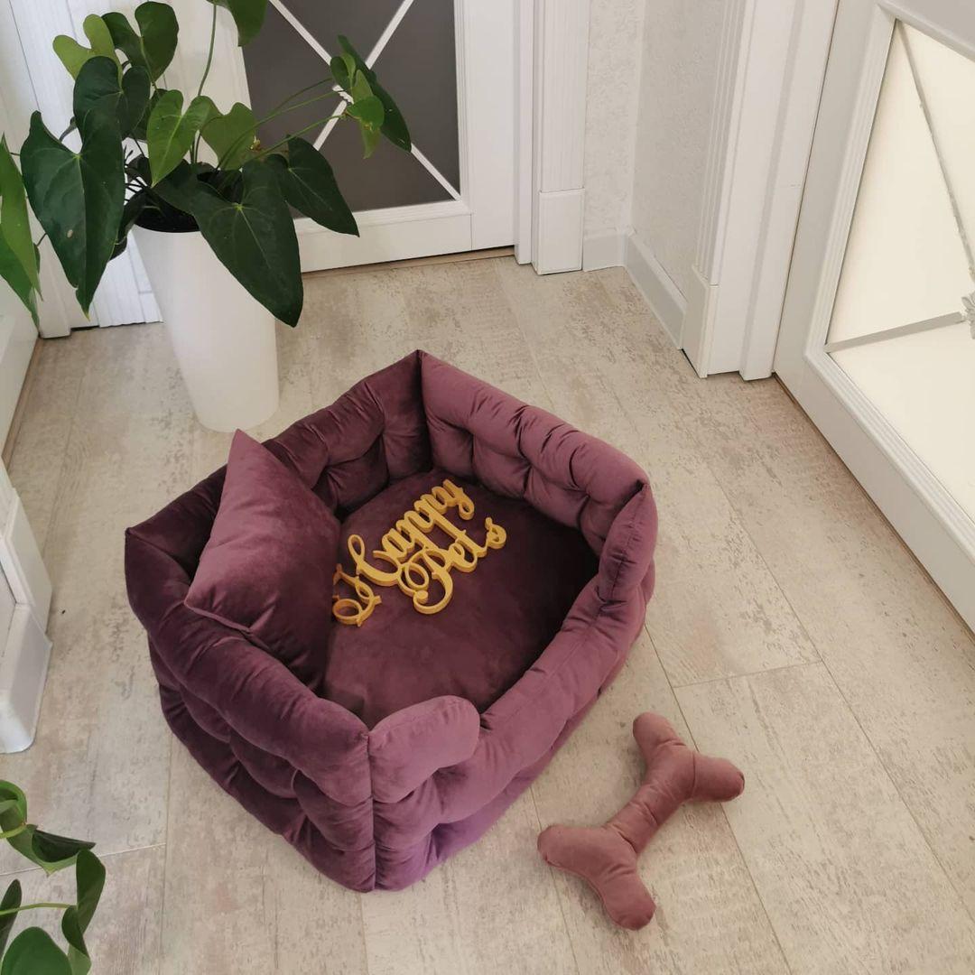 Лежак с бортами для собак и кошек, 50х40 см, велюр, подушка, игрушка-кость, фиолетовый
Лежак с бортами для собак и кошек, 50х40 см, велюр, подушка, игрушка-кость, фиолетовый