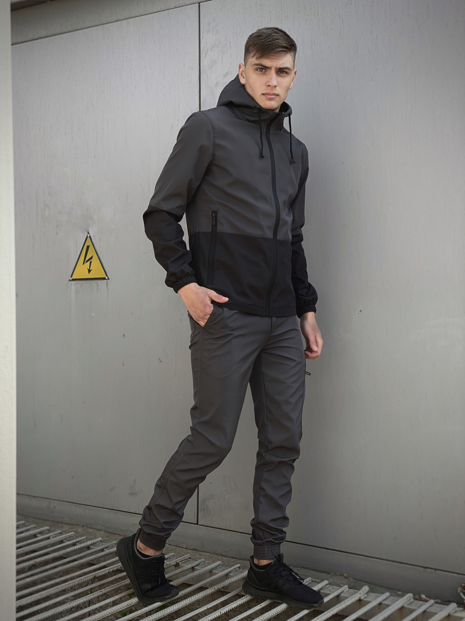 Мужской демисезонный костюм Intruder Softshell Light куртка серо-черная штаны серые S (001SAG 0180)
Мужской демисезонный костюм Intruder Softshell Light куртка серо-черная штаны серые S (001SAG 0180)