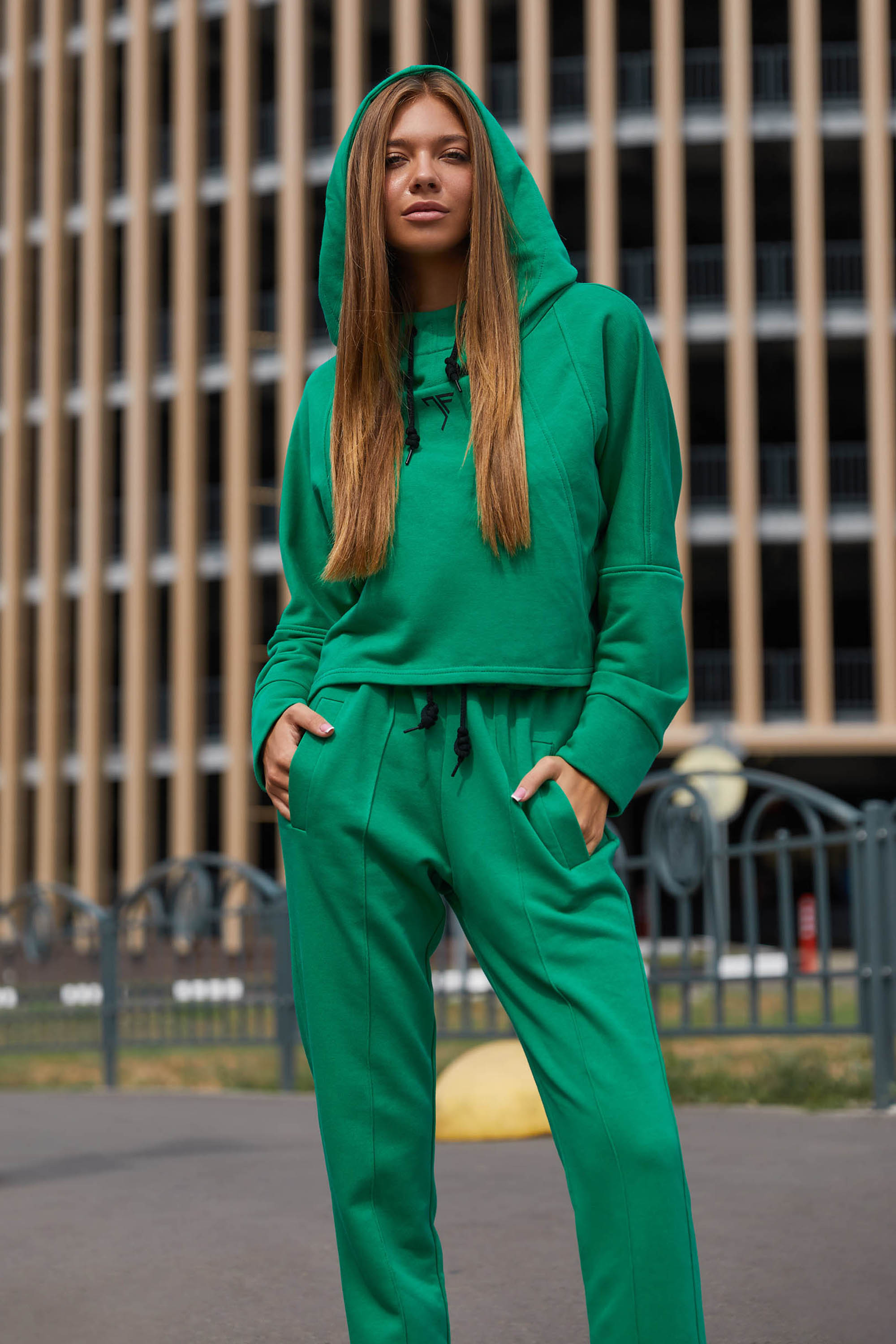 Женский JADONE FASHION спортивный костюм худи с капюшоном и штаны Стинг из трехнитки на х/б основе цвет зеленый (Прогулочный костюм Стинг зеленый, Женский JADONE FASHION спортивный костюм худи с капюшоном и штаны Стинг из трехнитки на х/б основе цвет зел
Женский JADONE FASHION спортивный костюм худи с капюшоном и штаны Стинг из трехнитки на х/б основе цвет зеленый (Прогулочный костюм Стинг зеленый, Женский JADONE FASHION спортивный костюм худи с капюшоном и штаны Стинг из трехнитки на х/б основе цвет зел