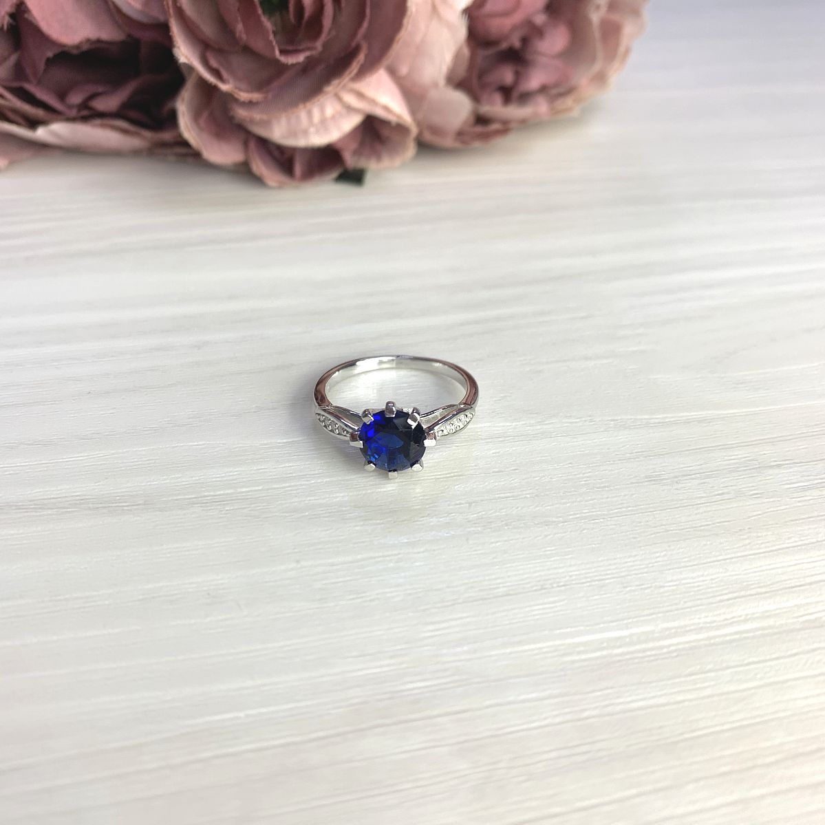 Серебряное кольцо SilverBreeze с сапфиром nano 2.61ct 2073048 17.5 размер, 17.5 размер
Серебряное кольцо SilverBreeze с сапфиром nano 2.61ct 2073048 17.5 размер, 17.5 размер
