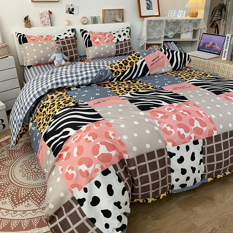 Комплект постельного белья в стиле пэчворк All in one (полуторный) Berni Home Серый
Комплект постельного белья в стиле пэчворк All in one (полуторный) Berni Home Серый