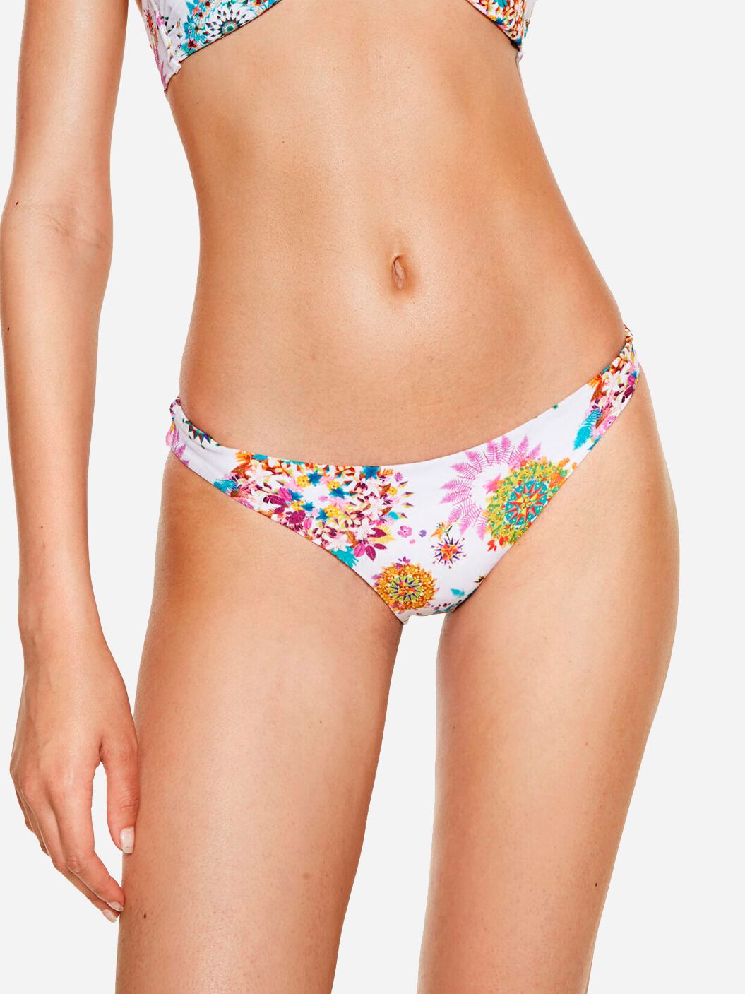 Нижняя часть купальника Desigual 18SWMK41-1000, Нижняя часть купальника Desigual 18SWMK41-1000 S
Нижняя часть купальника Desigual 18SWMK41-1000, Нижняя часть купальника Desigual 18SWMK41-1000 S
