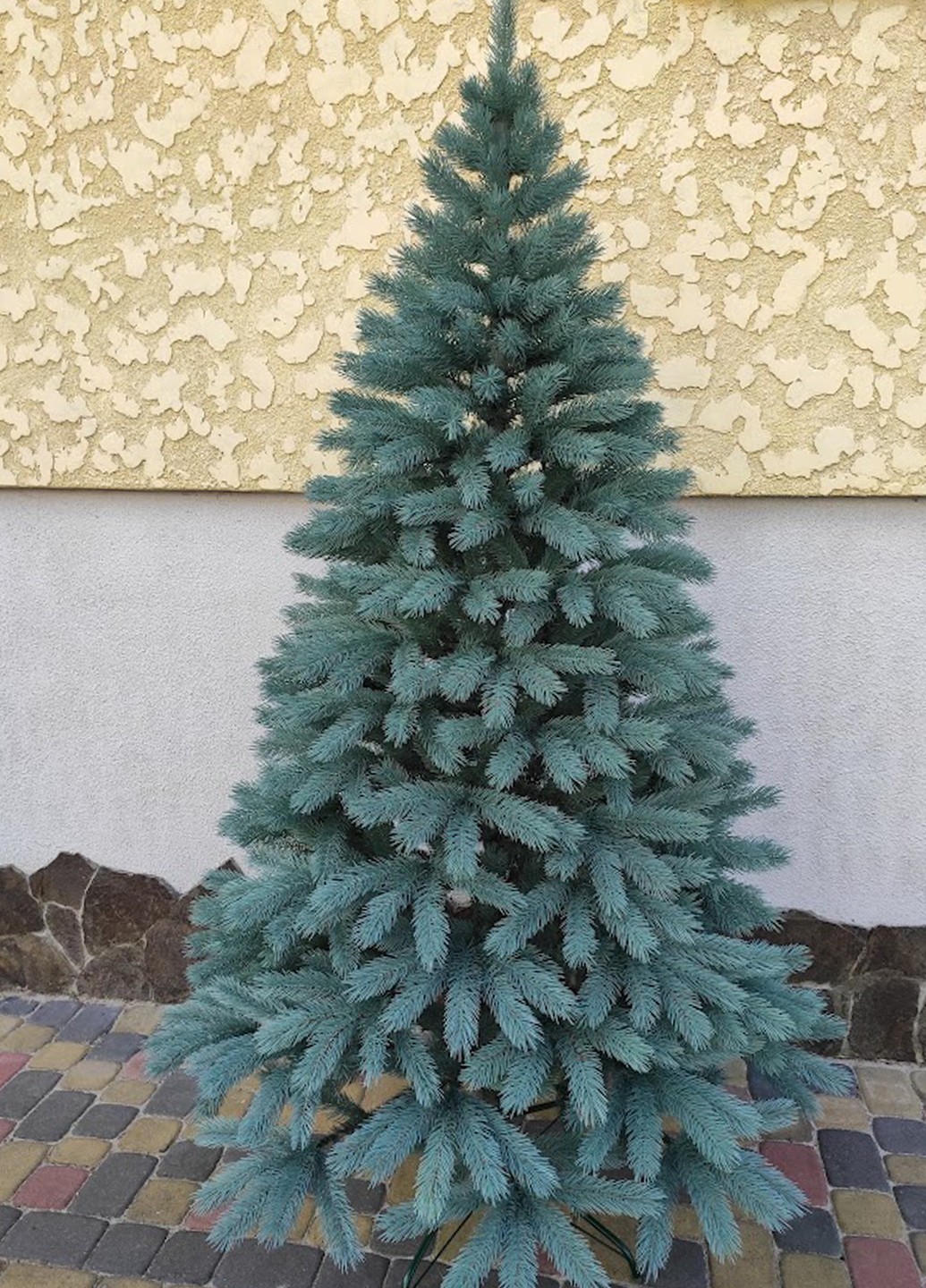 Литая елка новогодняя искусственная Буковельская голубая 2,1 м
Литая елка новогодняя искусственная Буковельская голубая 2,1 м