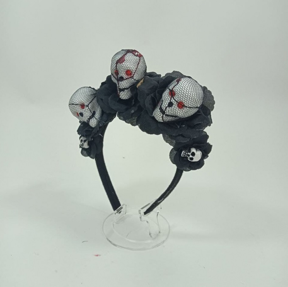 Обруч с Черепами на Хэллоуин, 16х16 см
Обруч с Черепами на Хэллоуин, 16х16 см