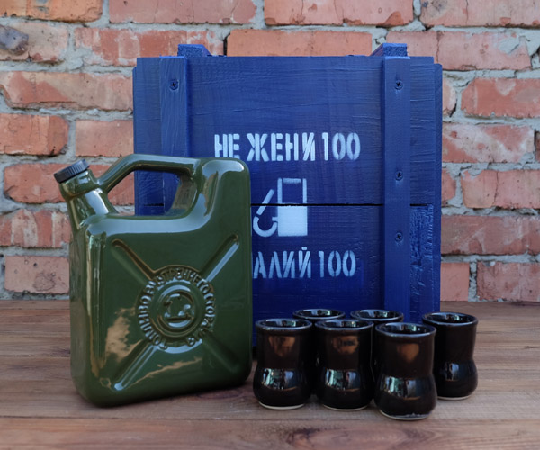 Подарочный набор «Не жени 100 а налий 100» для мужчин фляга канистра 1 л и 6 рюмок в деревянном ящике (573-524-898)
Подарочный набор «Не жени 100 а налий 100» для мужчин фляга канистра 1 л и 6 рюмок в деревянном ящике (573-524-898)