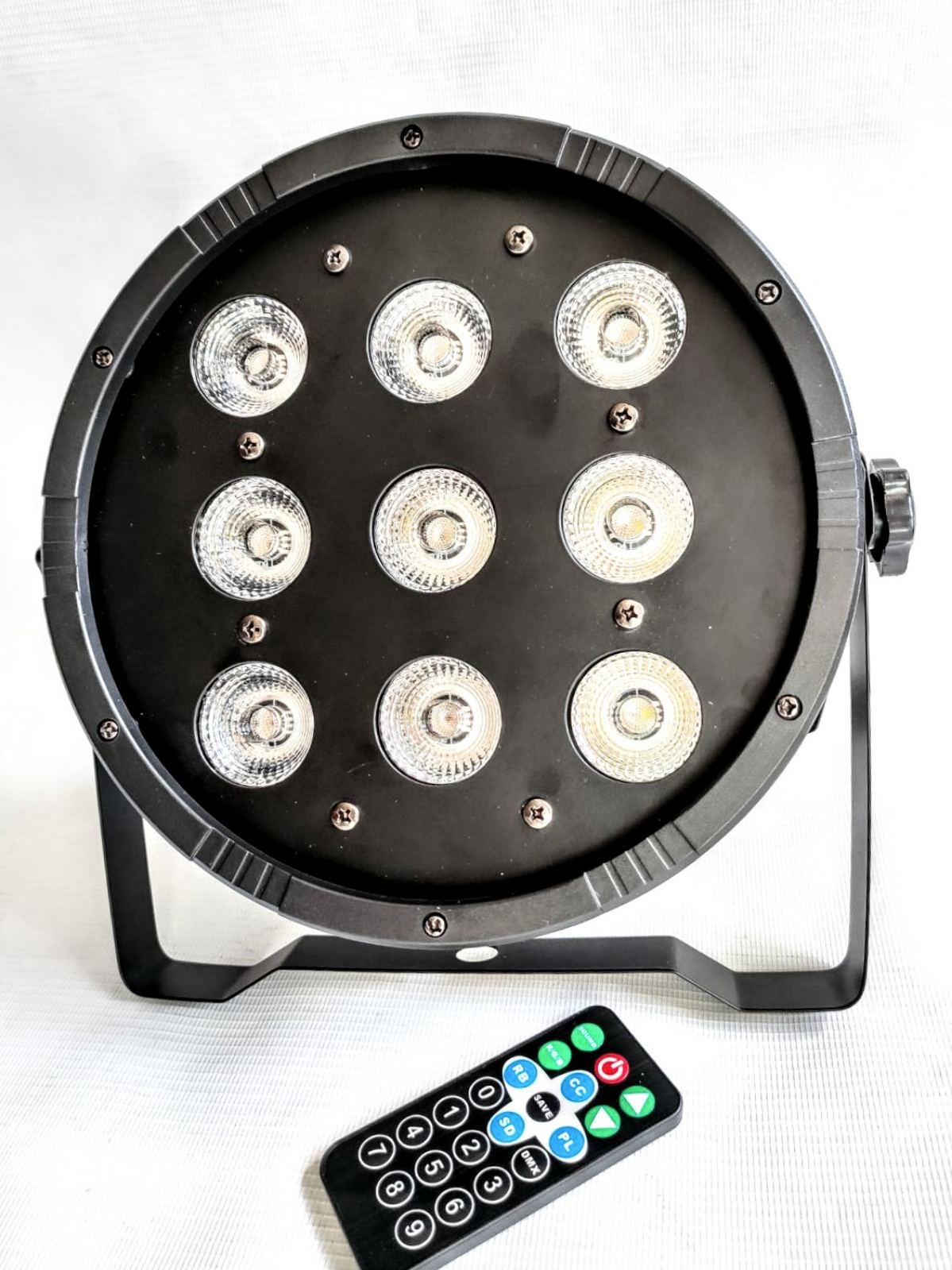 Прожектор LED PAR 9x12Wt RGB(W) 3in1
Прожектор LED PAR 9x12Wt RGB(W) 3in1