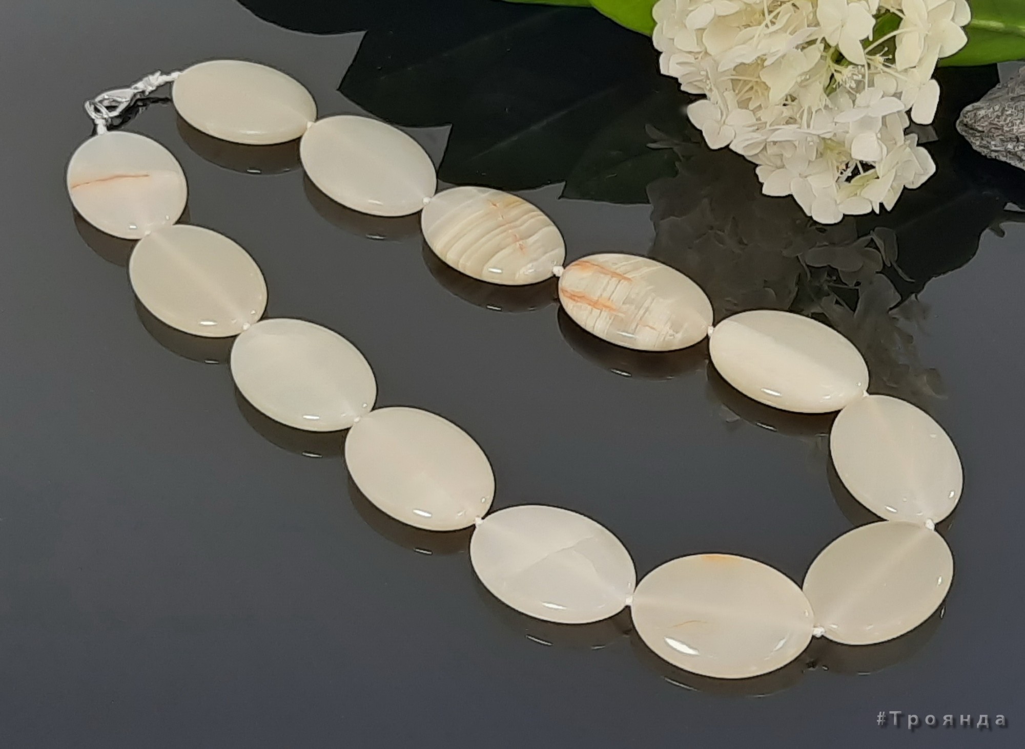 Бусы из натурального камня Оникс длина 45 см светло-желтый
Бусы из натурального камня Оникс длина 45 см светло-желтый