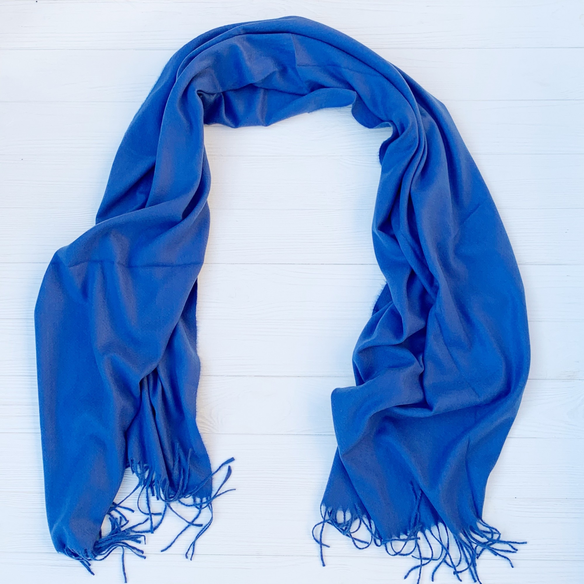 Кашемировый шарф Bruno Rossi однотонный 180 см на 70 см электрик 100583
Кашемировый шарф Bruno Rossi однотонный 180 см на 70 см электрик 100583