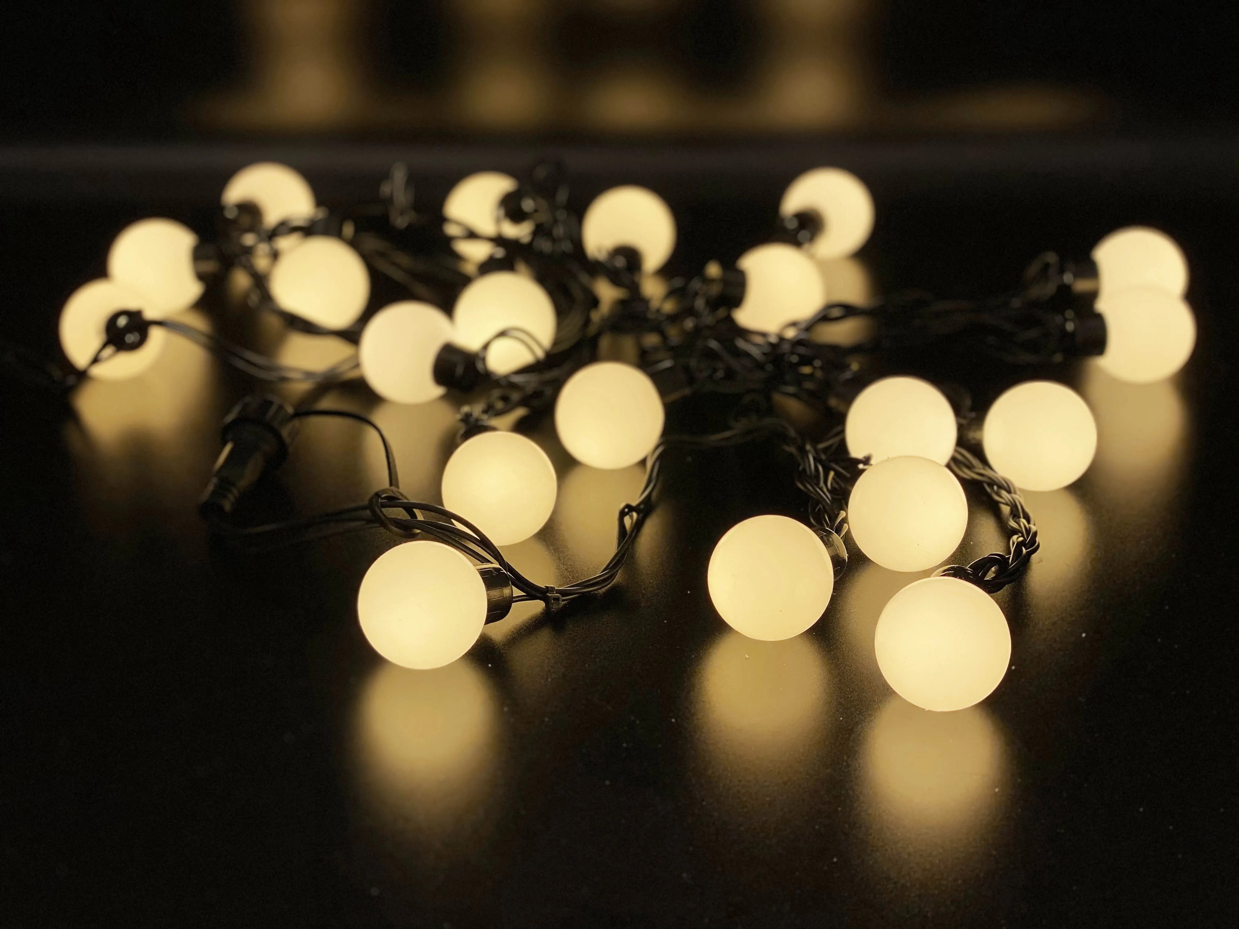 Гирлянда цепь светодиодная классическая 7 м 50 LED черный шнур шарики теплая белая
Гирлянда цепь светодиодная классическая 7 м 50 LED черный шнур шарики теплая белая