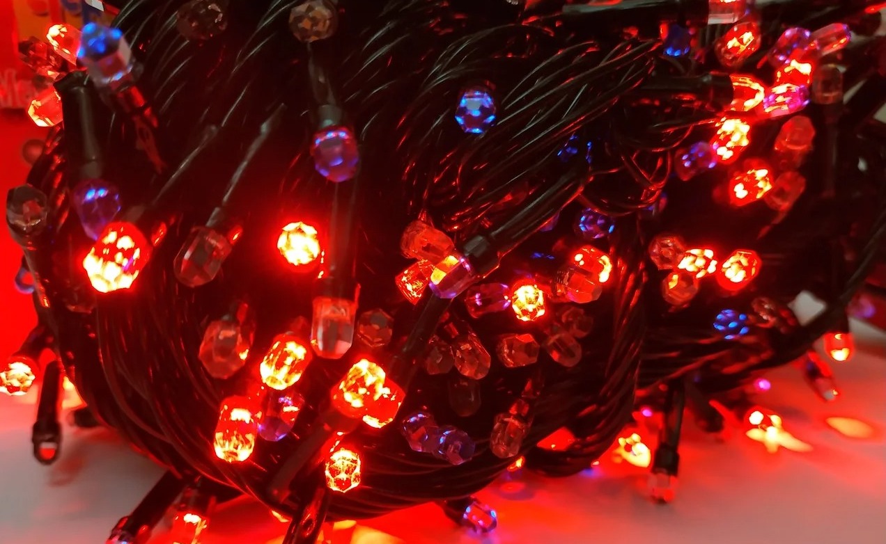 Гирлянда цепь светодиодная классическая 7 м 100 LED 8 режимов черный шнур лампочки кристалл Красная
Гирлянда цепь светодиодная классическая 7 м 100 LED 8 режимов черный шнур лампочки кристалл Красная