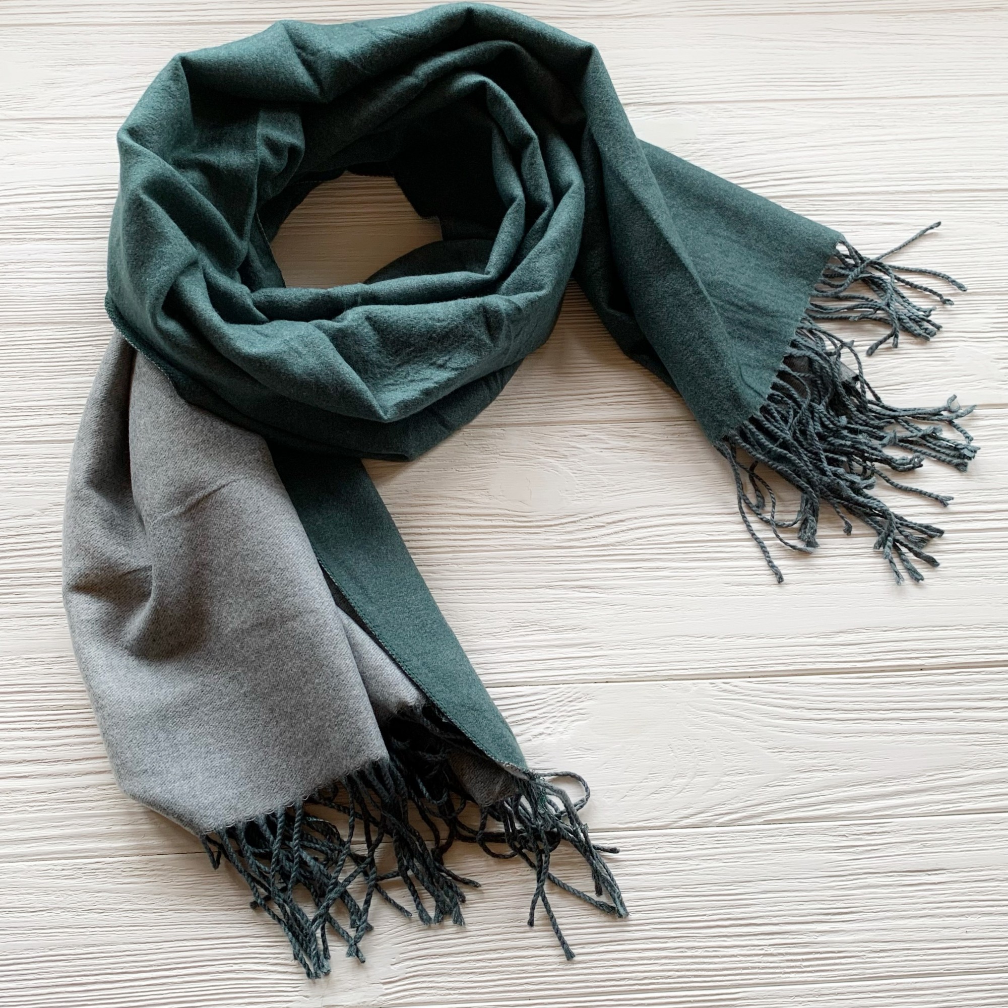 Двусторонний кашемировый женский шарф однотонный Blended Cashmere 70 см на 210 см бутылочный 100593
Двусторонний кашемировый женский шарф однотонный Blended Cashmere 70 см на 210 см бутылочный 100593