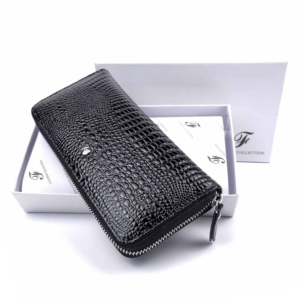 Кожаный женский лаковый кошелек-клатч на одну молнию Salfeite F-AE38-BLACK черный
Кожаный женский лаковый кошелек-клатч на одну молнию Salfeite F-AE38-BLACK черный