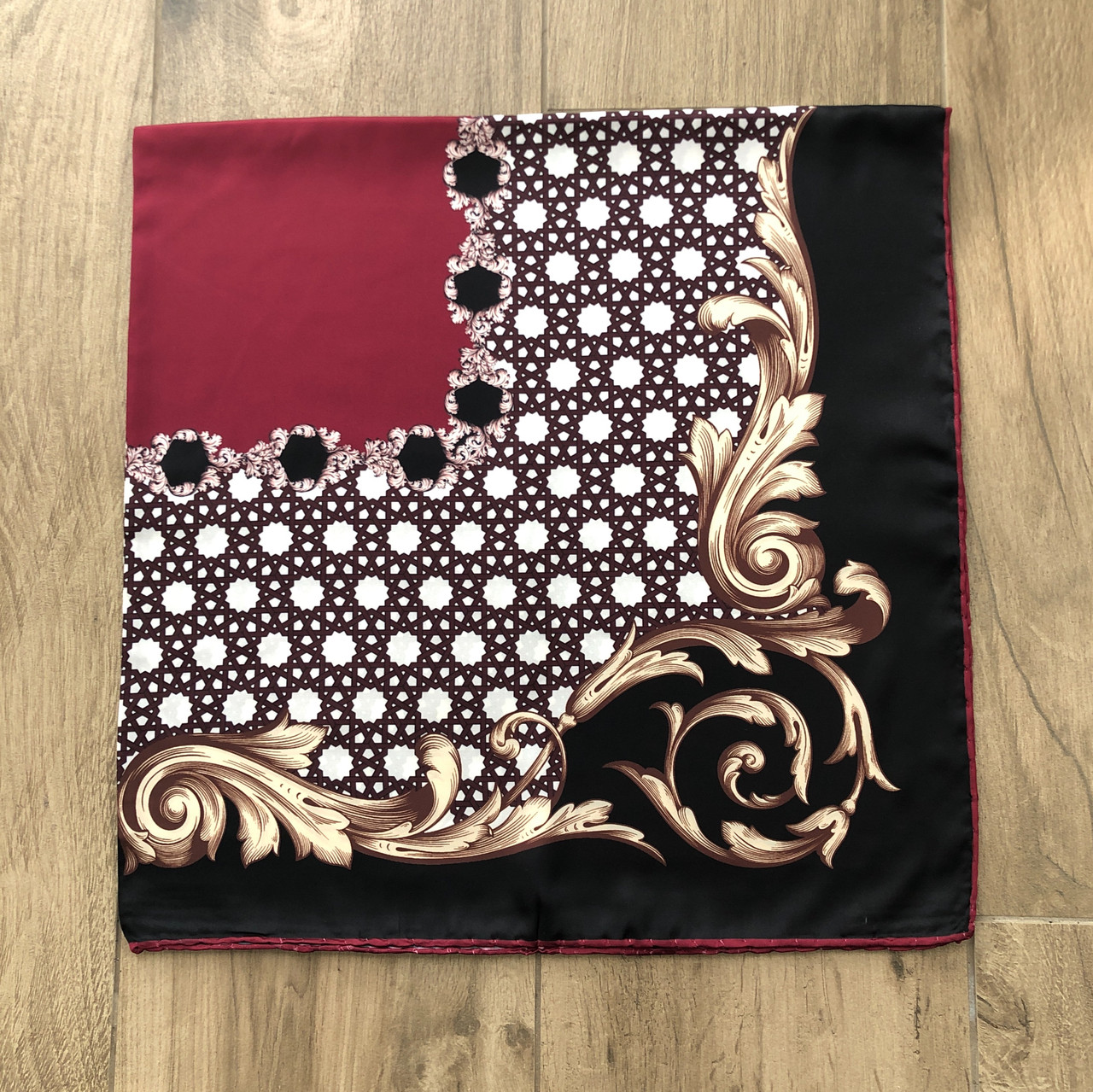 Хустка атласна 90х90 см. А/33
Хустка атласна 90х90 см. А/33