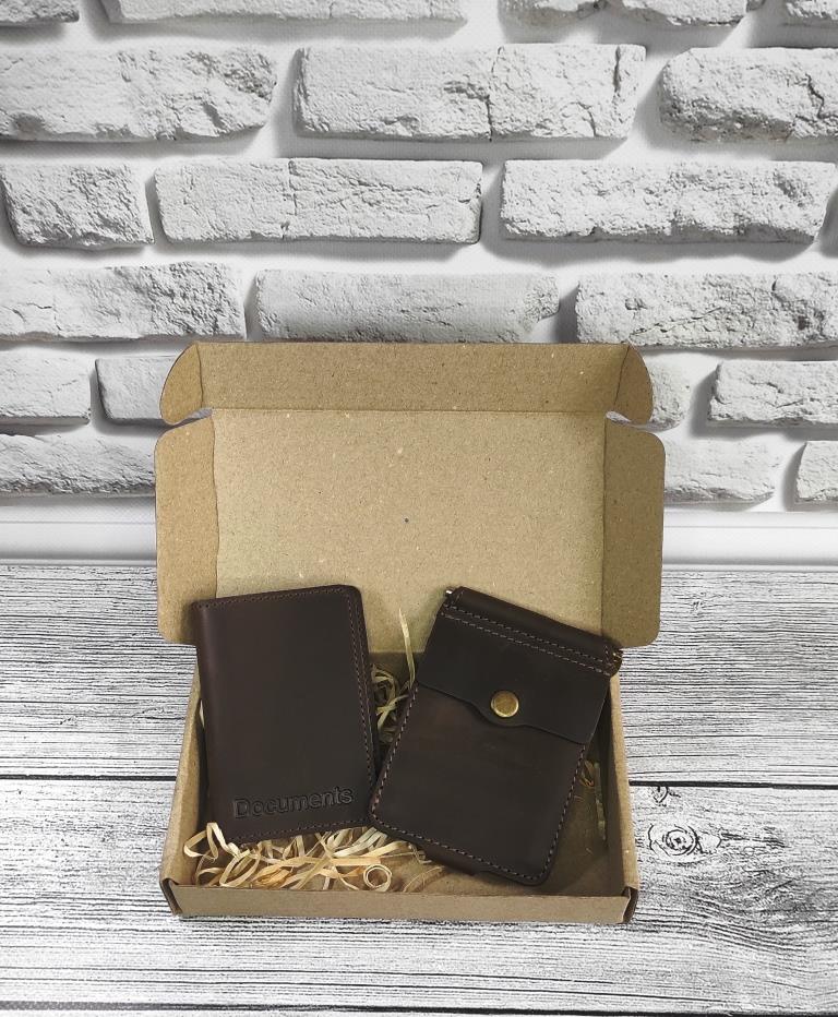 Подарочный набор DNK Leather №10 (зажим + обложка на права, ID паспорт) коричневый
Подарочный набор DNK Leather №10 (зажим + обложка на права, ID паспорт) коричневый
