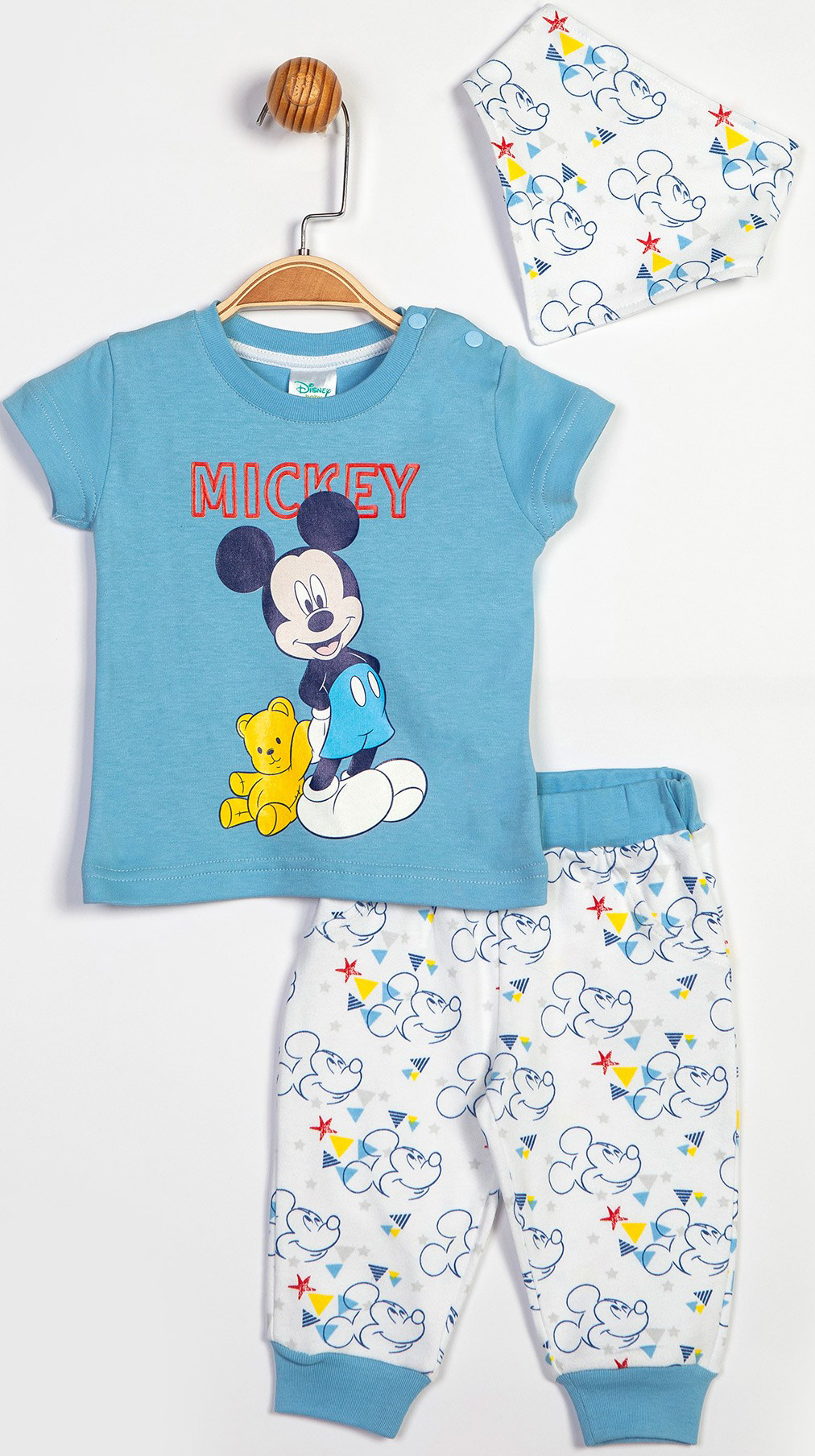Комплект (футболка + штаны + бандана) Disney Mickey Mouse MC13896 74-80 см Бело-голубой
Комплект (футболка + штаны + бандана) Disney Mickey Mouse MC13896 74-80 см Бело-голубой