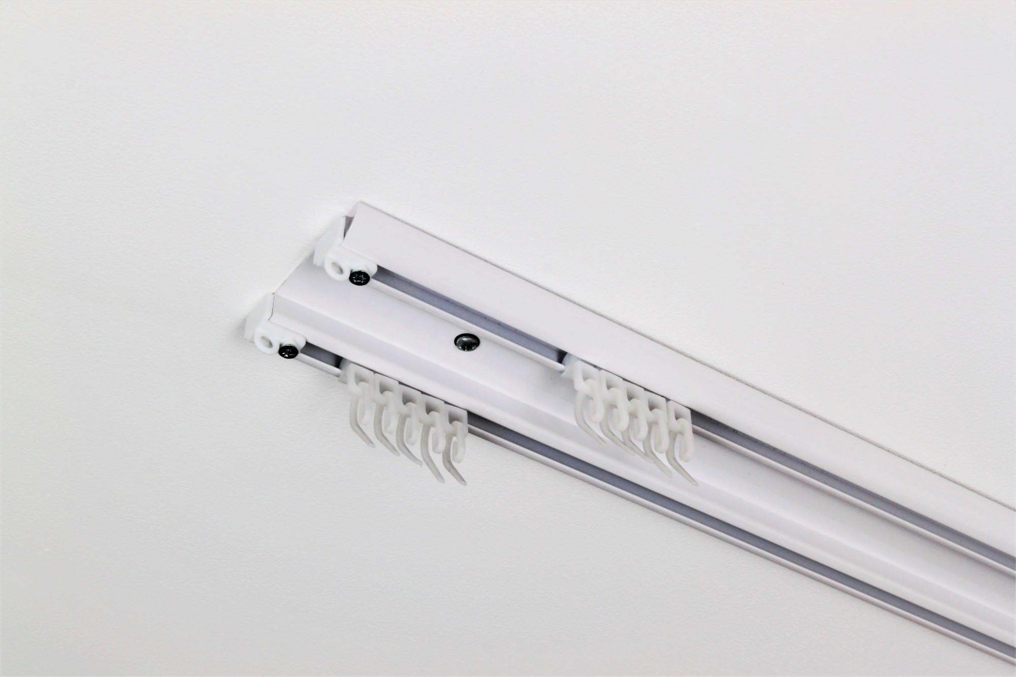 Карниз стельовий 2-рядний Homs Decor DS-2 590 см алюміній білий
Карниз стельовий 2-рядний Homs Decor DS-2 590 см алюміній білий