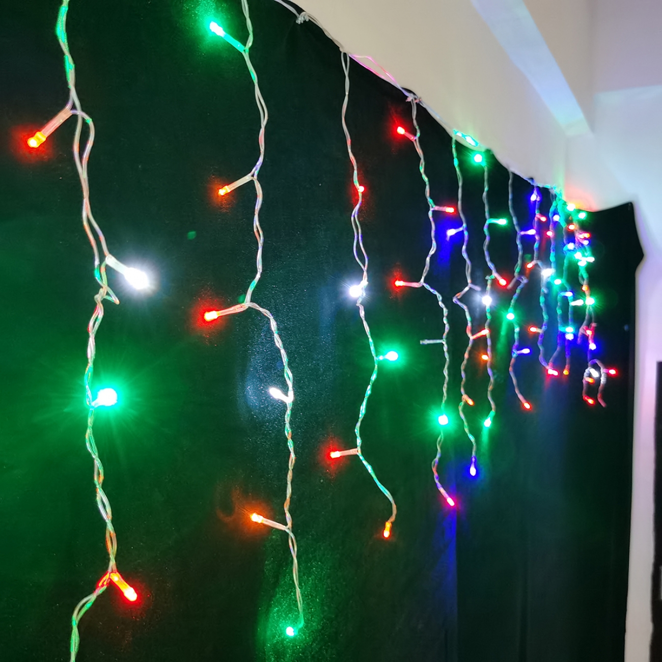 Гирлянда светодиодная Novogod`ko бахрома 83 LED 3х0.6 м мерцание многоцветная (973778)
Гирлянда светодиодная Novogod`ko бахрома 83 LED 3х0.6 м мерцание многоцветная (973778)