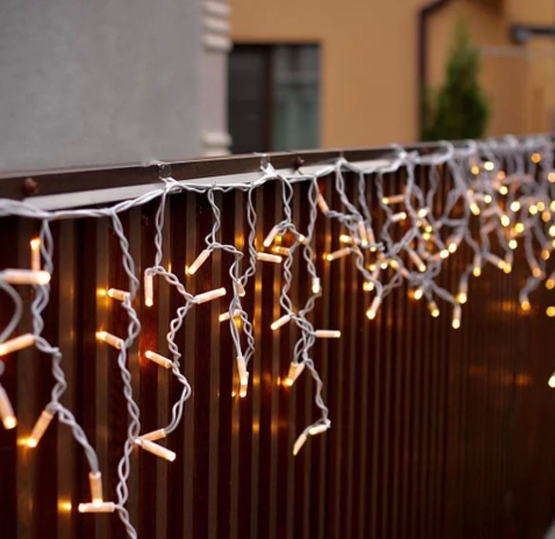 Наружная новогодняя гирлянда Бахрома 120 Led цвет теплый белый 5 м на белом кабеле
Наружная новогодняя гирлянда Бахрома 120 Led цвет теплый белый 5 м на белом кабеле