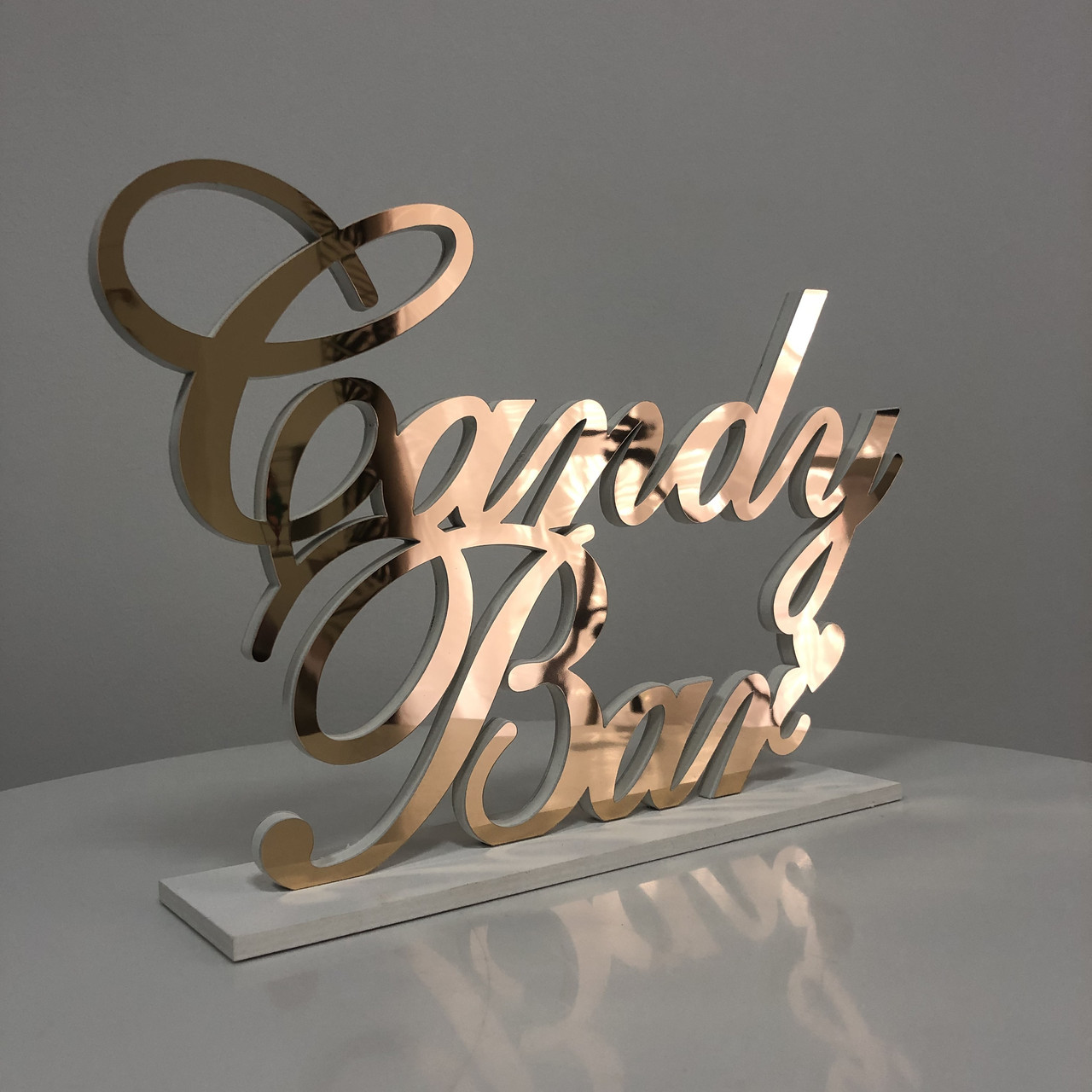 Надпись из зеркального пластика Золотой Candy Bar на подставке Manific Decor
Надпись из зеркального пластика Золотой Candy Bar на подставке Manific Decor