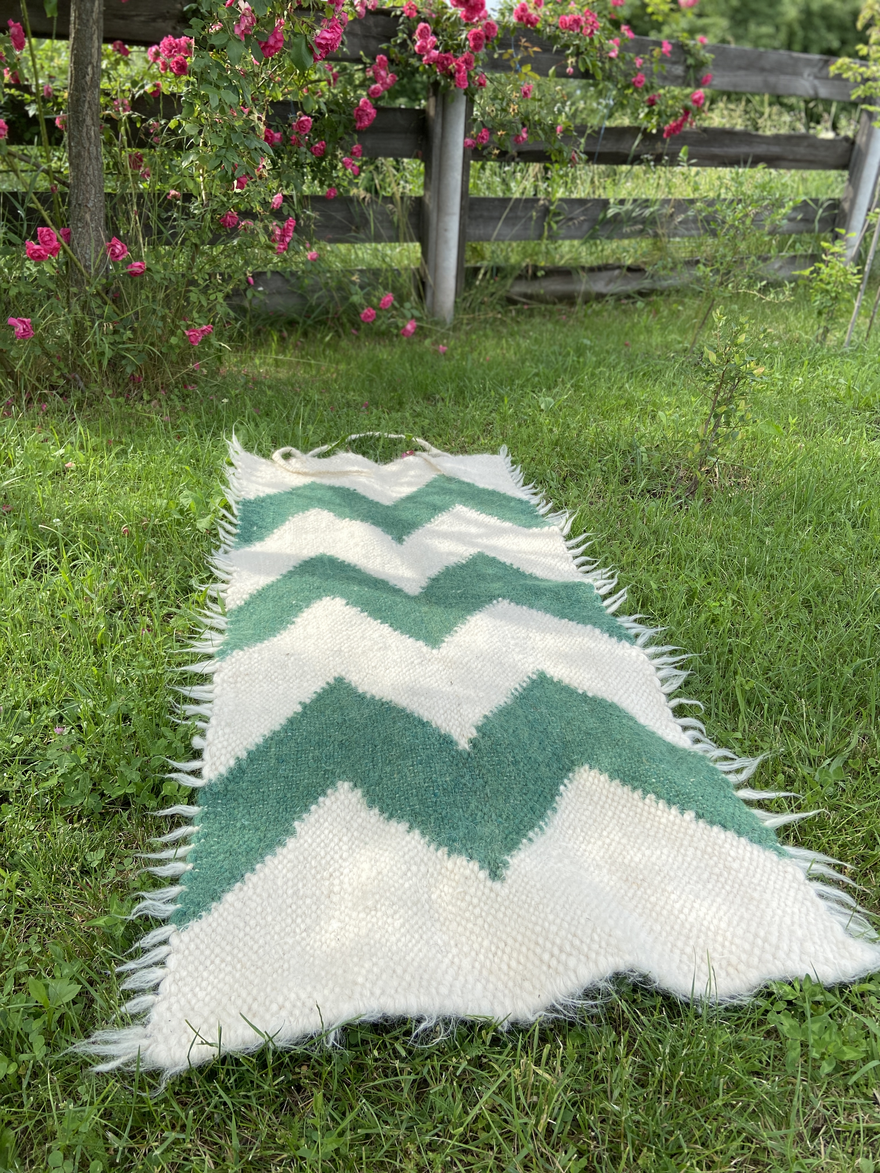 Ковер шерстяной ручной работы Fully Wooly Волны 150х150 см бежевый зеленый голубой зигзаг
Ковер шерстяной ручной работы Fully Wooly Волны 150х150 см бежевый зеленый голубой зигзаг