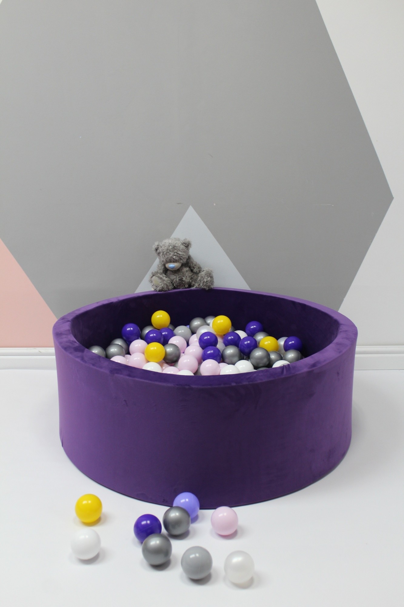 Велюровый сиреневий сухой бассейн Maikinbaby 110 см и 250 шт шаров (арт.М110-185)
Велюровый сиреневий сухой бассейн Maikinbaby 110 см и 250 шт шаров (арт.М110-185)
