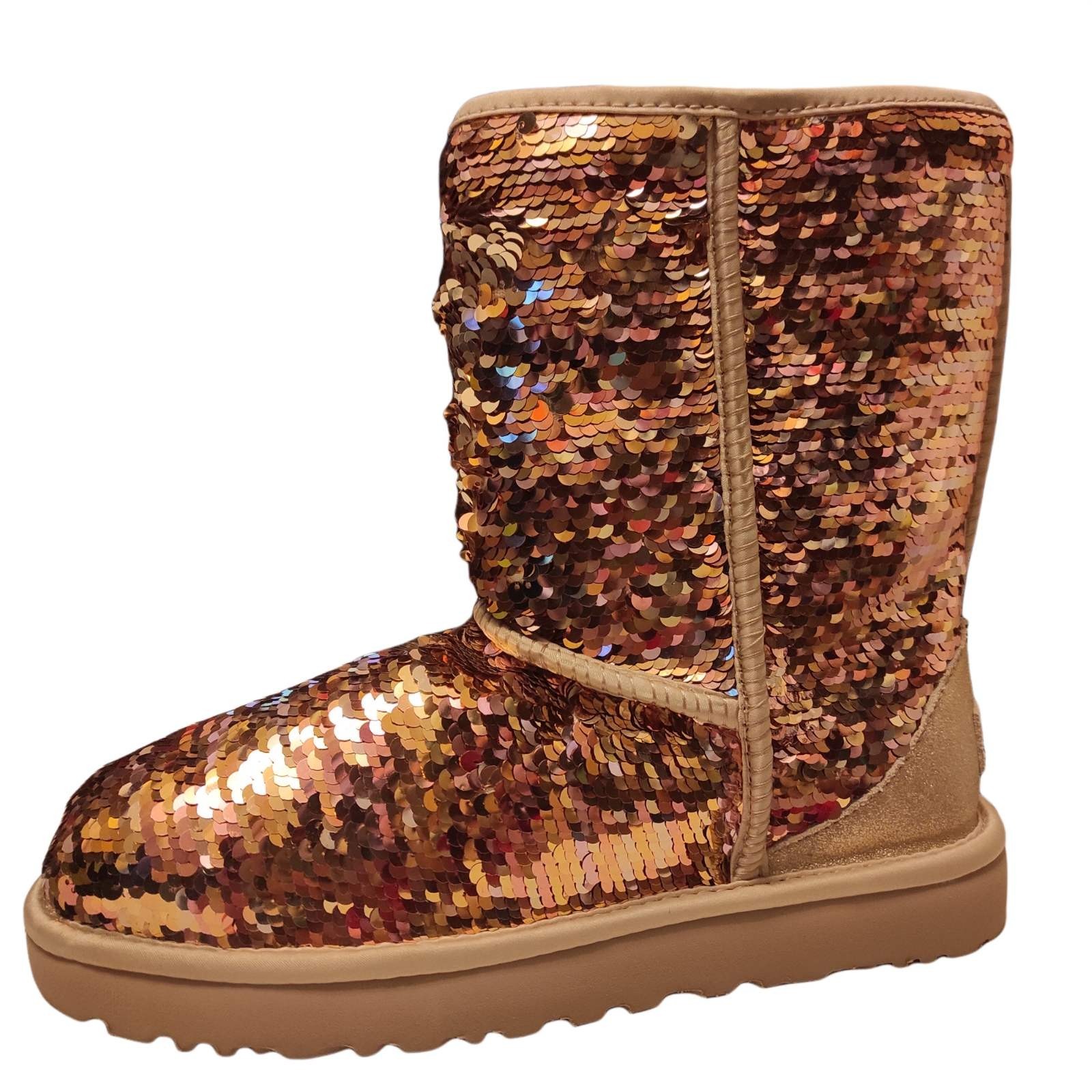 Женские полусапожки UGG c паетками, на овечьей подкладке, золотистистые, 40 размер (26 см по стельке)
Женские полусапожки UGG c паетками, на овечьей подкладке, золотистистые, 40 размер (26 см по стельке)