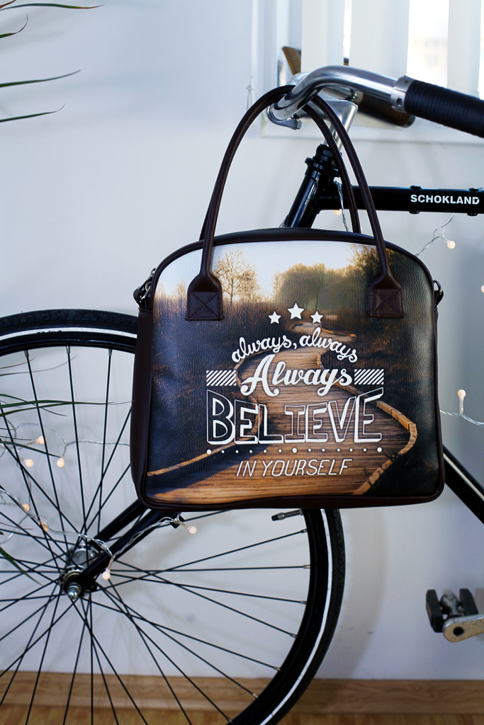Сумка с принтом Oxford Always believe in yourself Presentville 32х30х9 см 000169776
Сумка с принтом Oxford Always believe in yourself Presentville 32х30х9 см 000169776