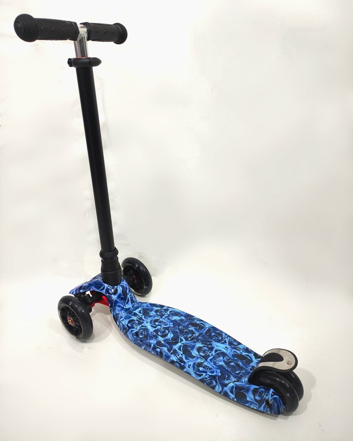 Самокат Best Scooter Maxi синий абстракция колеса передние 12см светятся 113 33288-1
Самокат Best Scooter Maxi синий абстракция колеса передние 12см светятся 113 33288-1