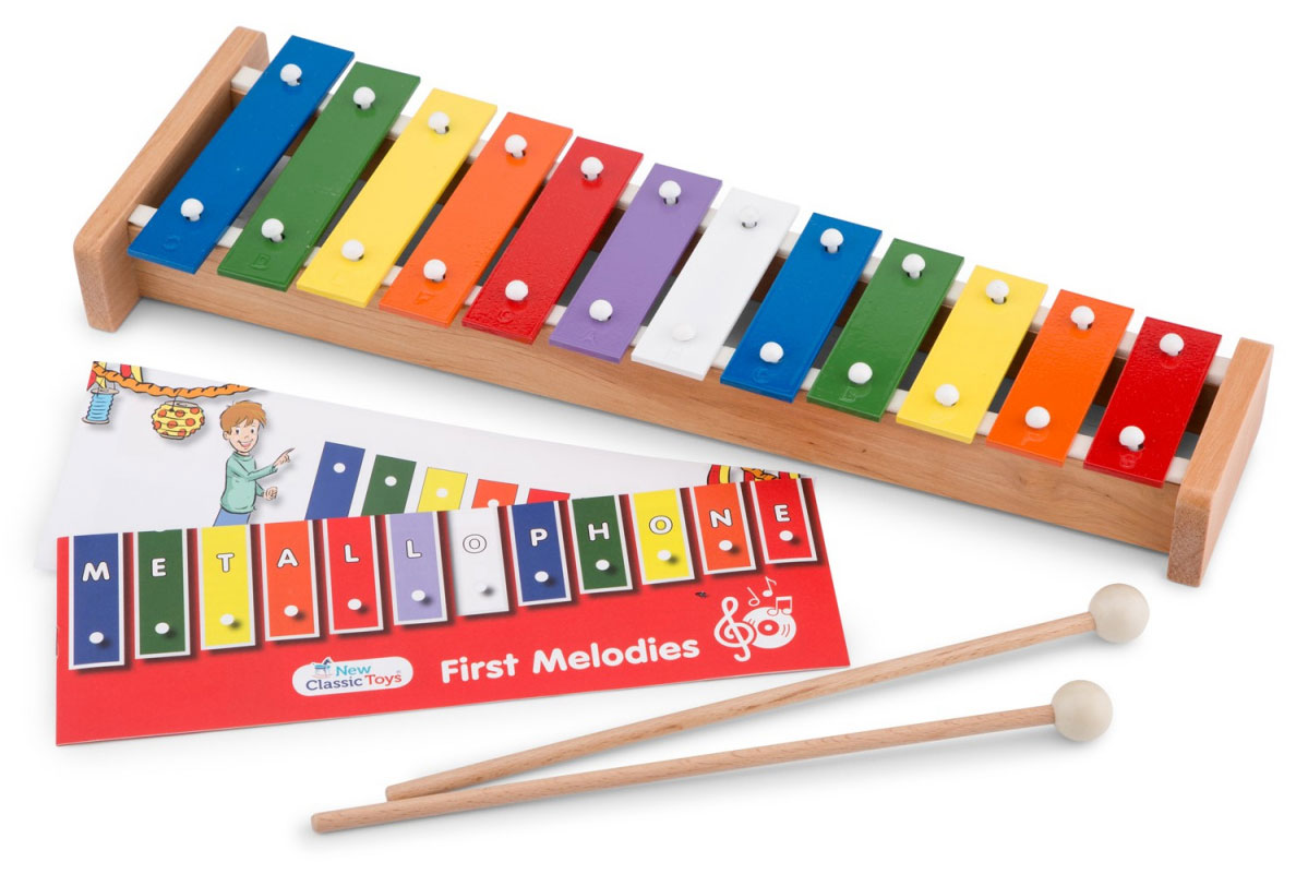 Детский металлофон New Classic Toys 38,5 × 12,5 × 4,5 см 12 тактов с нотной книгой (10218)
Детский металлофон New Classic Toys 38,5 × 12,5 × 4,5 см 12 тактов с нотной книгой (10218)