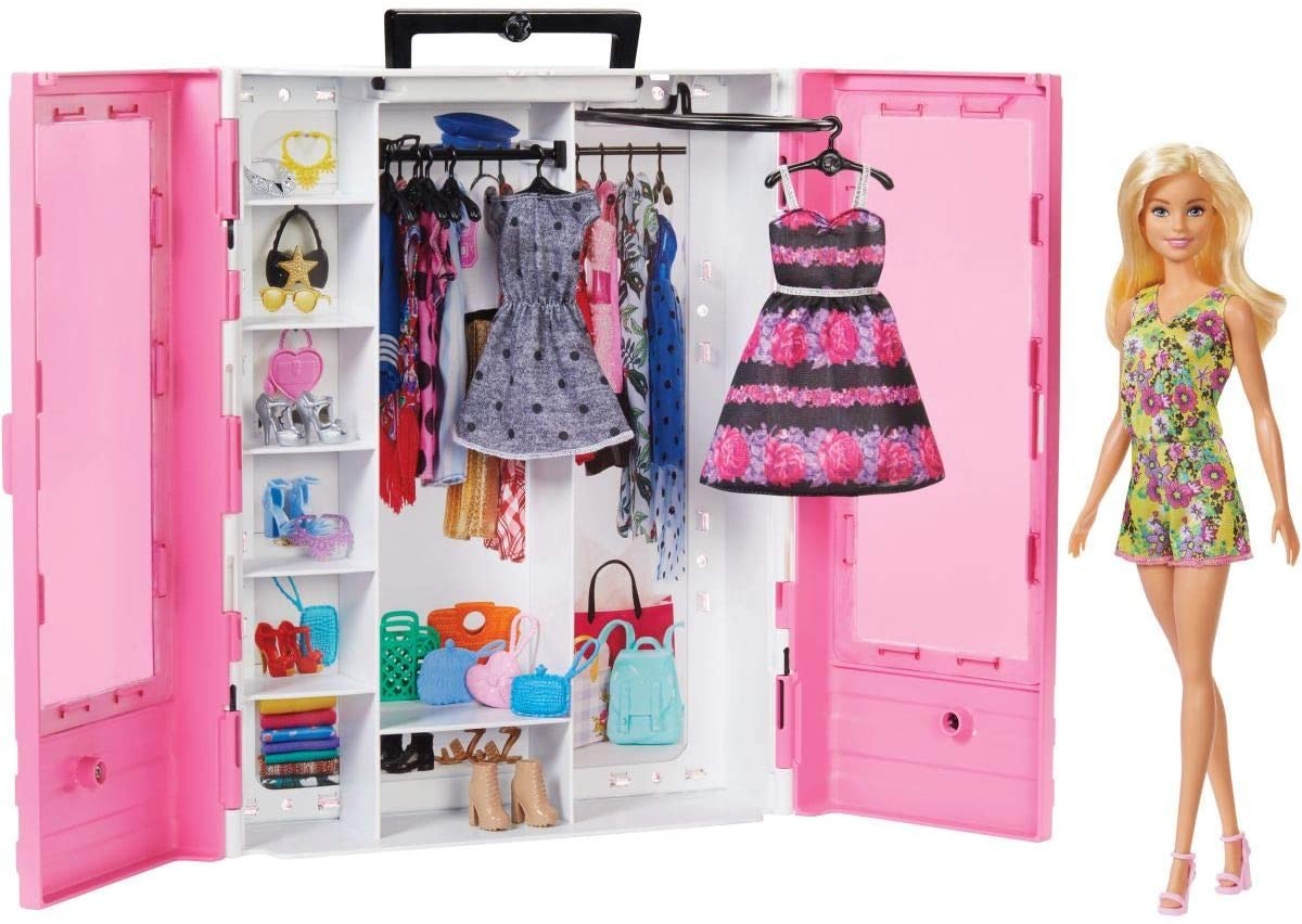 Игровой набор Шкаф-чемодан с одеждой и куклой Барби (Barbie Fashionistas Ultimate Closet Portable Fashion Toy with Doll)
Игровой набор Шкаф-чемодан с одеждой и куклой Барби (Barbie Fashionistas Ultimate Closet Portable Fashion Toy with Doll)