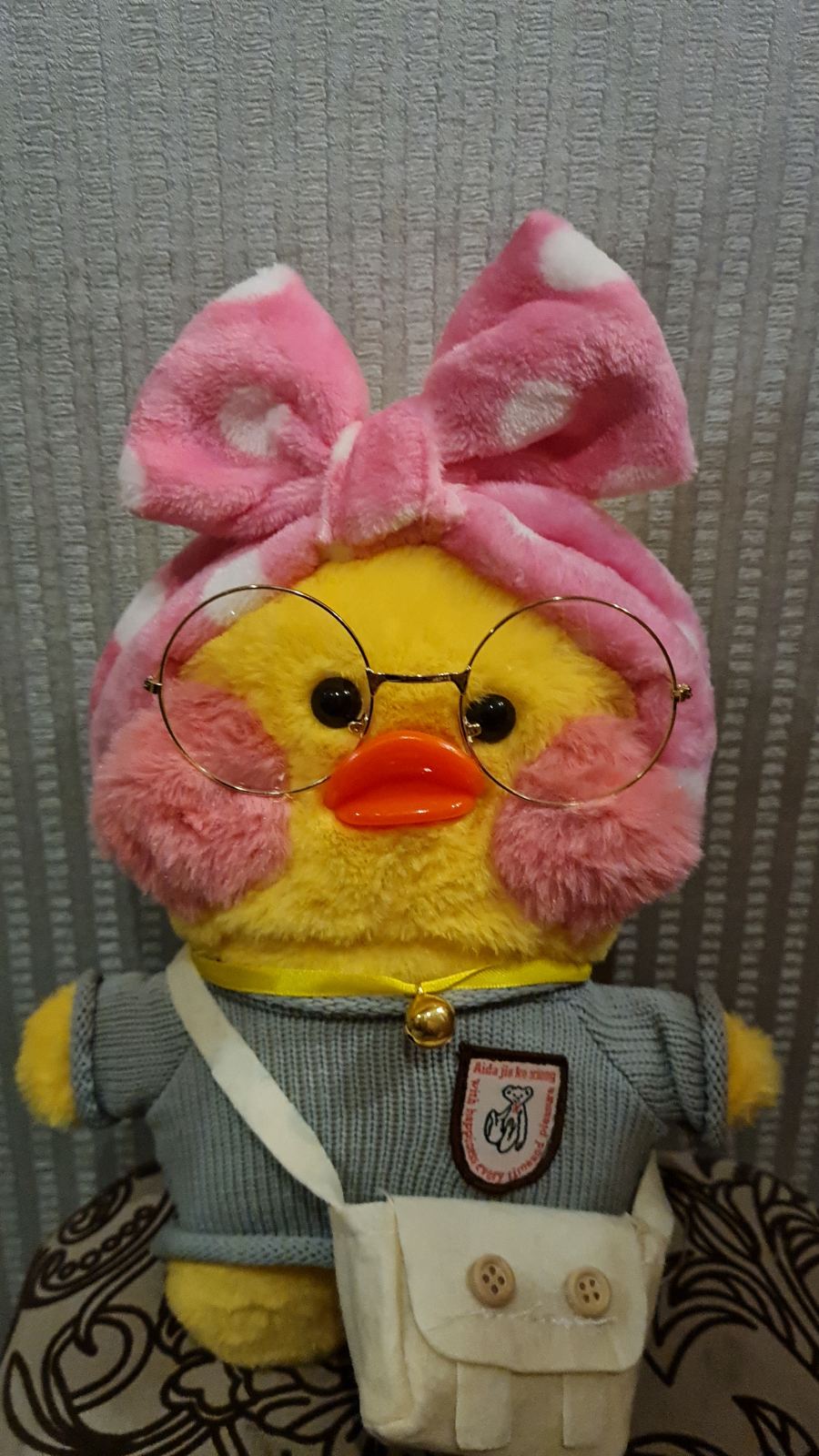 Мягкая игрушка Плюшевая Лалафанфан Уточка Lalafanfan Duck в одежде 29 см желтый серый беж сумка
Мягкая игрушка Плюшевая Лалафанфан Уточка Lalafanfan Duck в одежде 29 см желтый серый беж сумка