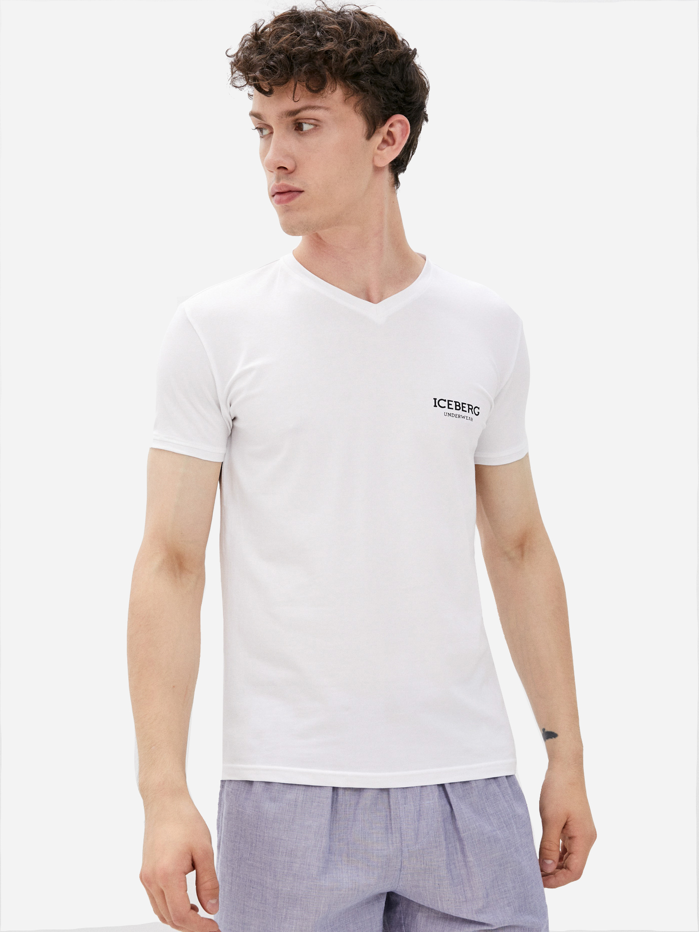 Футболка Iceberg V-Neck T-Shirt Monopack ICE1UTS02 White, Футболка Iceberg V-Neck T-Shirt Monopack ICE1UTS02 L White
Футболка Iceberg V-Neck T-Shirt Monopack ICE1UTS02 White, Футболка Iceberg V-Neck T-Shirt Monopack ICE1UTS02 L White