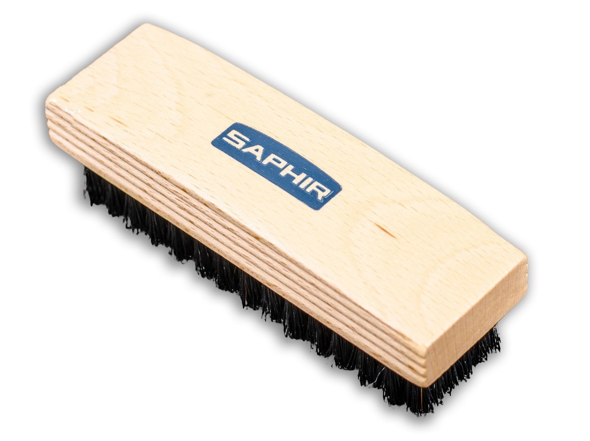 Щетка для обуви из натурального конского волоса Saphir Polisher Brush темная щетина
Щетка для обуви из натурального конского волоса Saphir Polisher Brush темная щетина