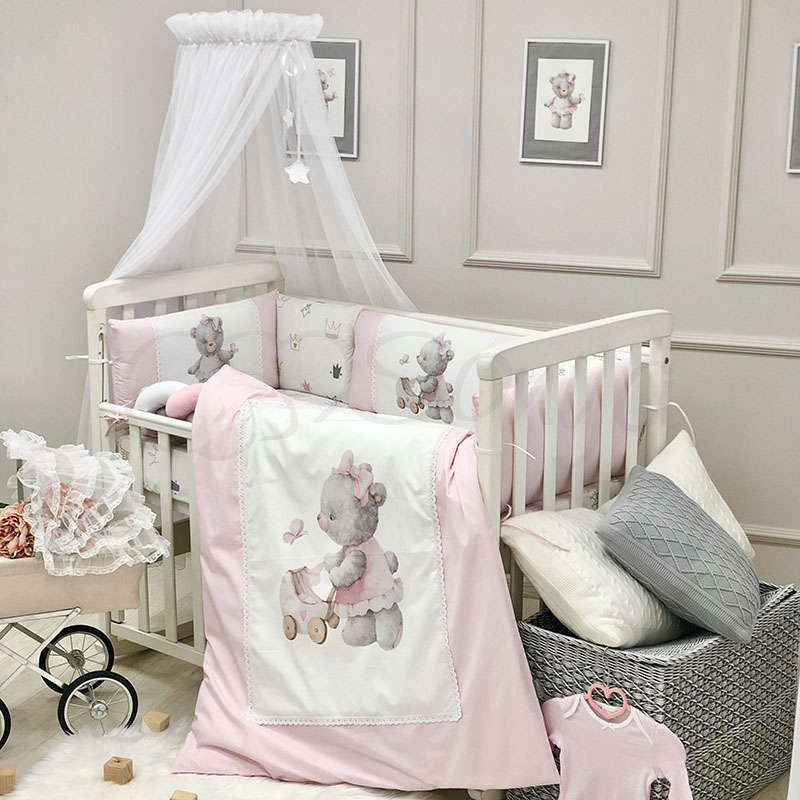 Комплект в кроватку Маленькая соня Kids Toys Мишка поплин стандарт с бортиками 7 предметов детский розовый арт.0169204
Комплект в кроватку Маленькая соня Kids Toys Мишка поплин стандарт с бортиками 7 предметов детский розовый арт.0169204