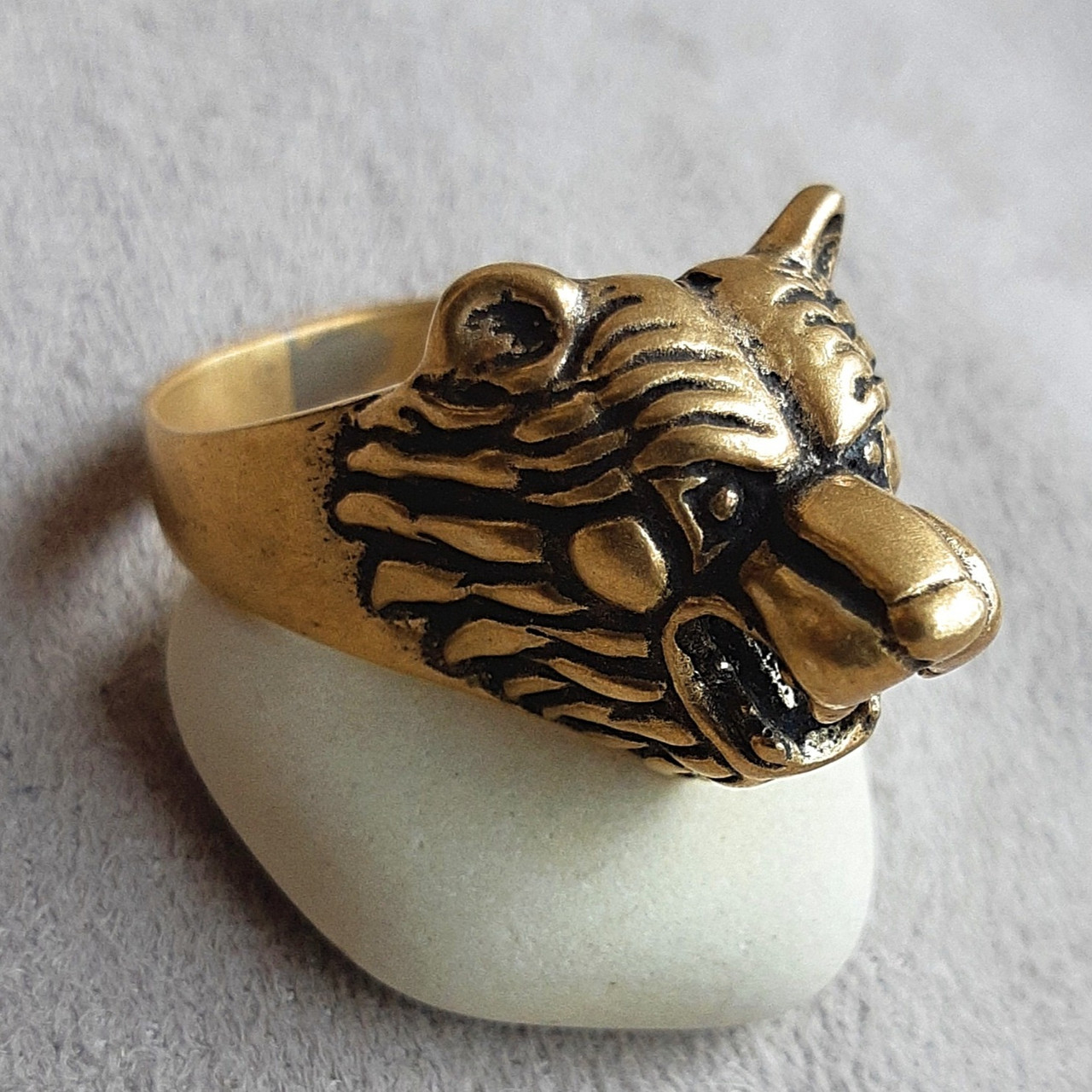 Бронзовое кольцо "Медведь" ручная работа 1128А20 размер 20
Бронзовое кольцо "Медведь" ручная работа 1128А20 размер 20