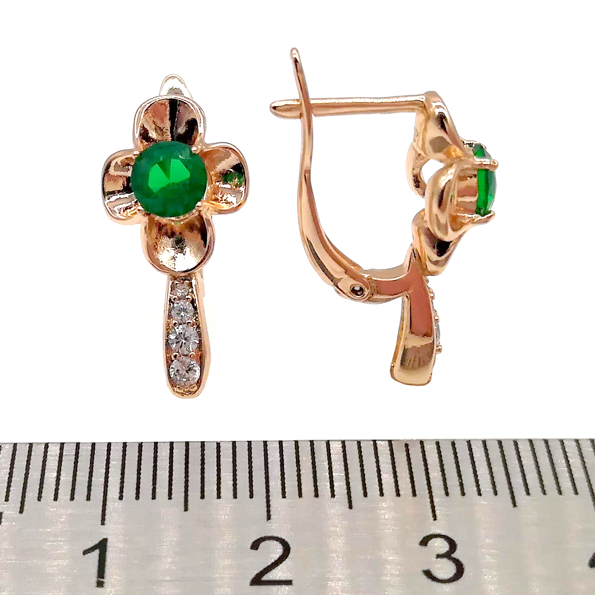 Серьги Xuping из медицинского золота, зеленые и белые фианиты, позолота 18К, 23679
Серьги Xuping из медицинского золота, зеленые и белые фианиты, позолота 18К, 23679