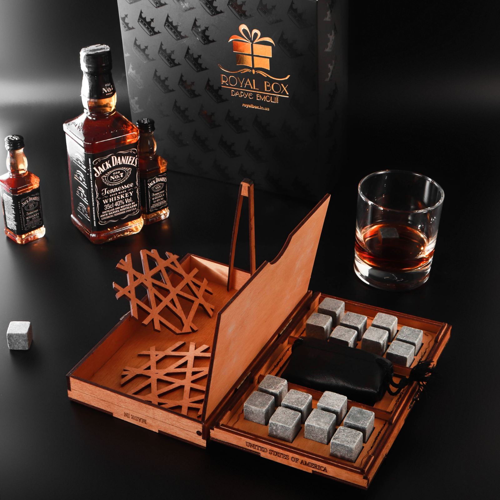 Набор камней стеатита для охлаждения виски Whiskey Stones 16 штук в подарочной деревянной коробке
Набор камней стеатита для охлаждения виски Whiskey Stones 16 штук в подарочной деревянной коробке