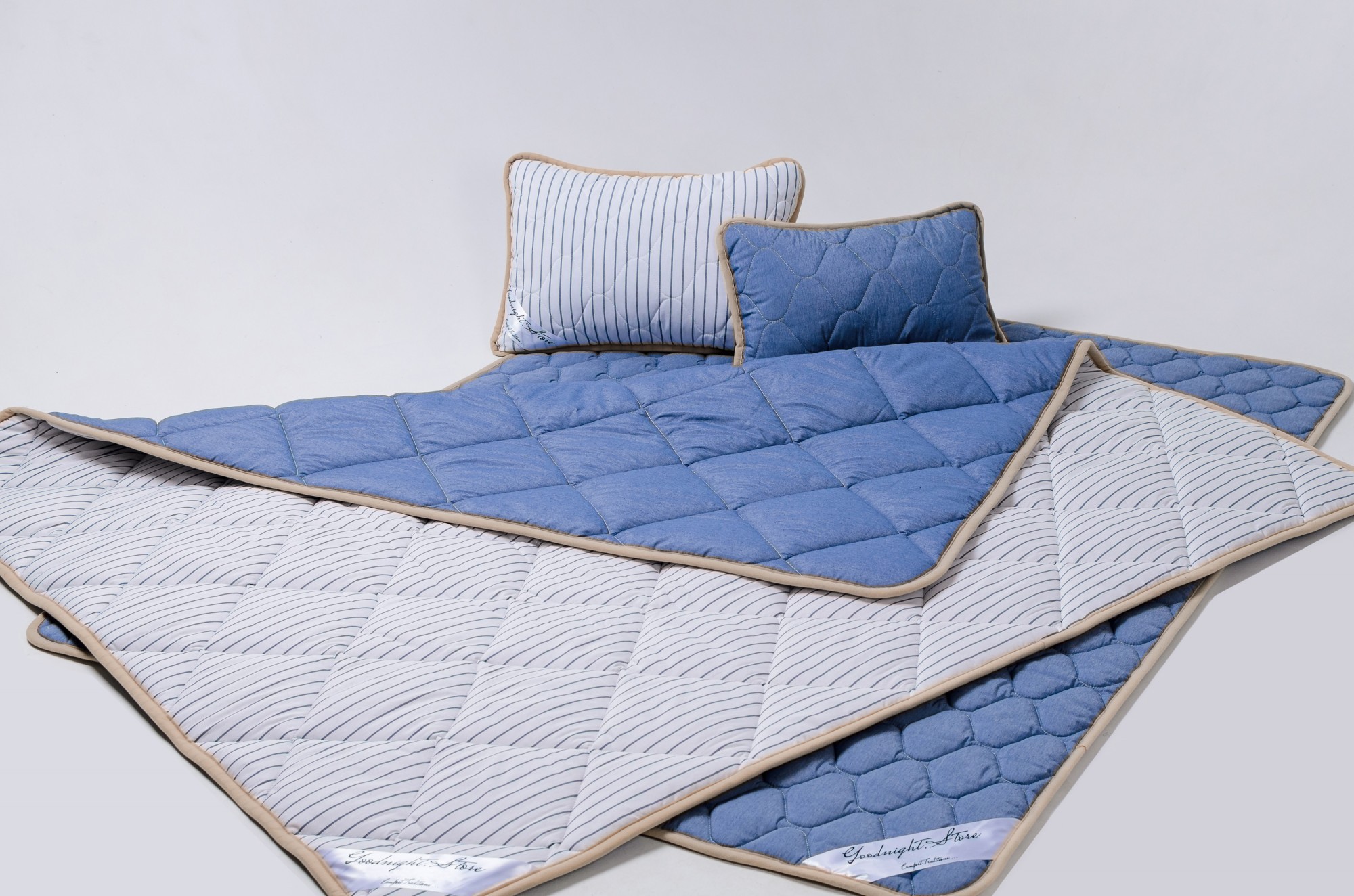 Комплект Goodnight.Store (Max): Ковдра 140х200 + Наматрасник 100х200 + Подушка 40х60 Односпальний колір Синій / Білий у смужку
Комплект Goodnight.Store (Max): Ковдра 140х200 + Наматрасник 100х200 + Подушка 40х60 Односпальний колір Синій / Білий у смужку