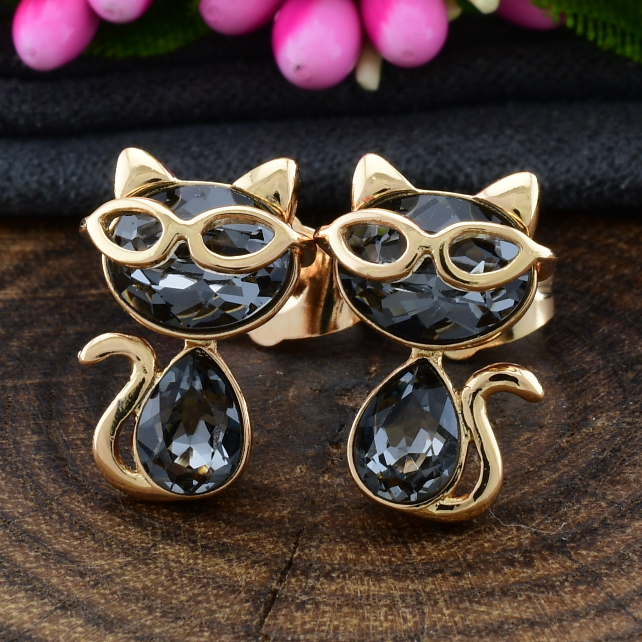 Серьги Xuping с кристаллами Swarovski 27276 размер 14х10 мм вес 3.3 г цвет серебряная ночь позолота 18К
Серьги Xuping с кристаллами Swarovski 27276 размер 14х10 мм вес 3.3 г цвет серебряная ночь позолота 18К