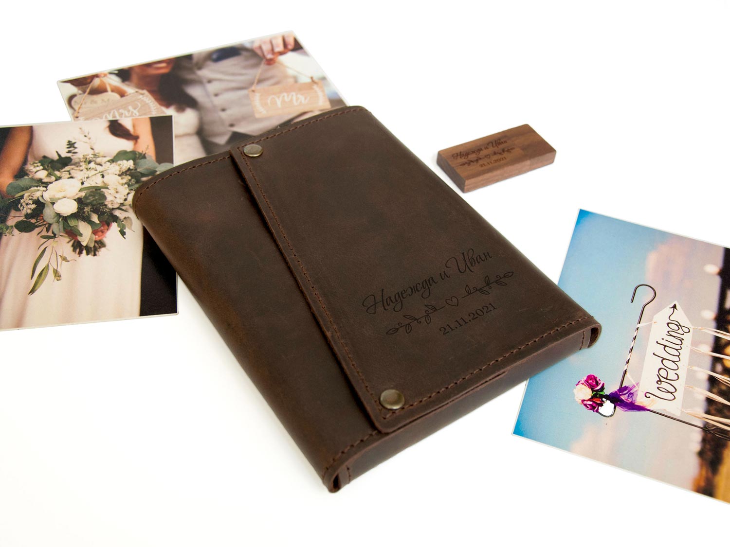 Коробка для фотографий из кожи на 50 фотографий на заказ, флешка на 16 Гб, Dark Brown, WOODPRESENT
Коробка для фотографий из кожи на 50 фотографий на заказ, флешка на 16 Гб, Dark Brown, WOODPRESENT