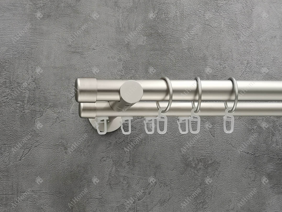 Карниз Quadrum Заглушка 160 см двойной универсальный Сатин 25/19 мм гладкая/импрессионная (кольца с крючками) 
Карниз Quadrum Заглушка 160 см двойной универсальный Сатин 25/19 мм гладкая/импрессионная (кольца с крючками)