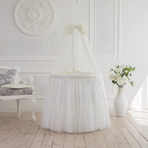 Комплект постельного в овальную кроватку с балдахином (7 пр.) Ovaldress L'collection молочный
Комплект постельного в овальную кроватку с балдахином (7 пр.) Ovaldress L'collection молочный