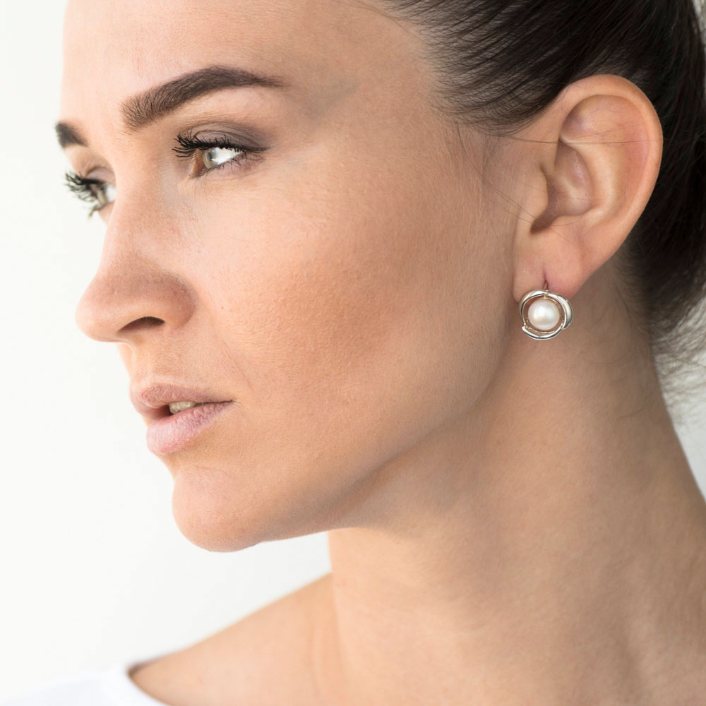 Серебряные серьги ОНИКС с жемчугом (вес 5.9 г) модели пр-12828-5,9 
Серебряные серьги ОНИКС с жемчугом (вес 5.9 г) модели пр-12828-5,9