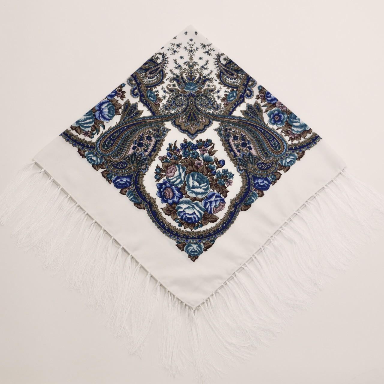 Хустка вовняна біла з блакитнимі квітами т80/211