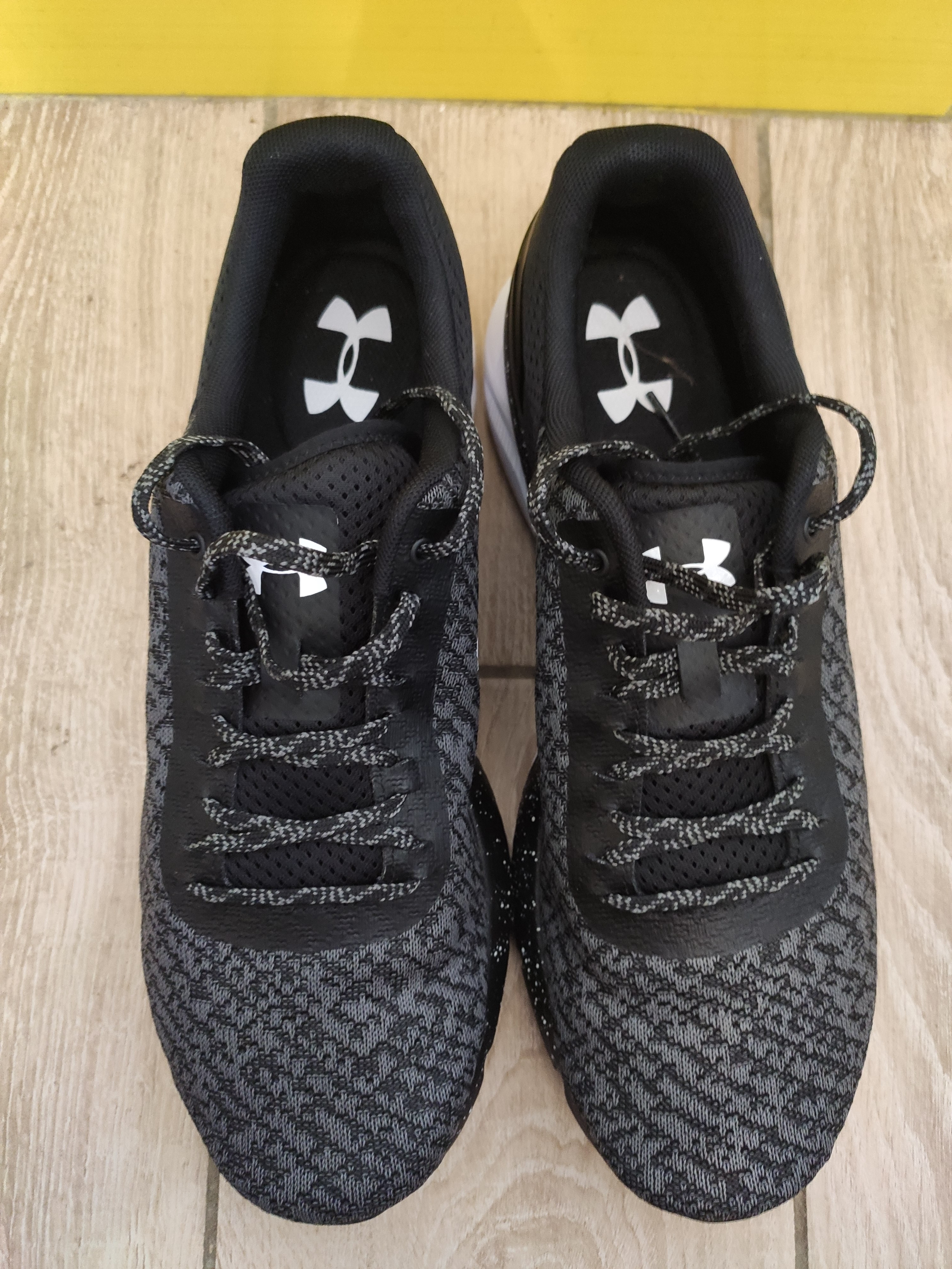 Under armour best sale charged escape 2