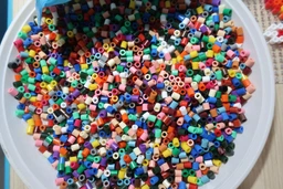 Набор цветных бусин Hama Midi 5+  22 цвета 3000 шт (201-67) фото от покупателей 8